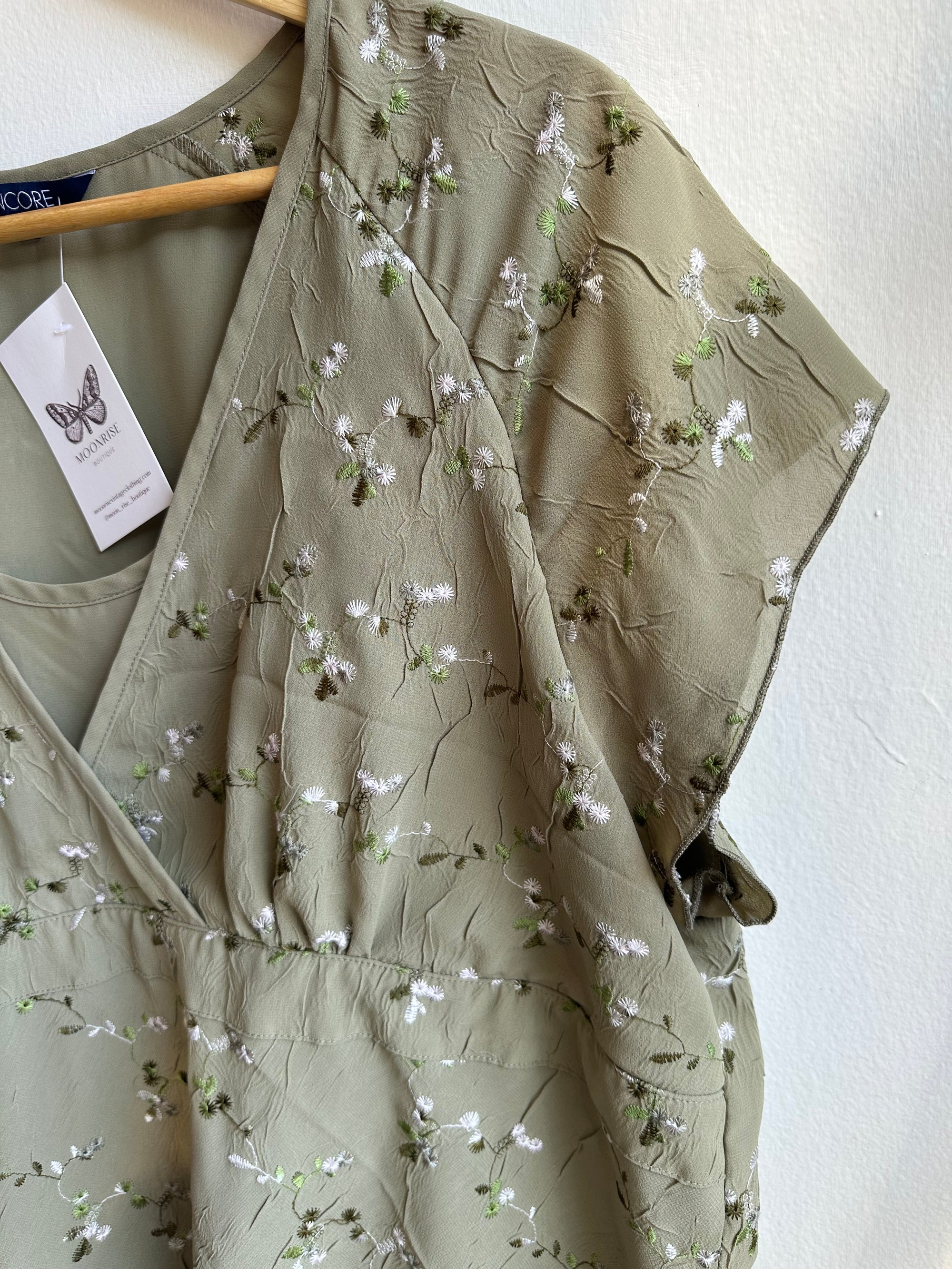 Vintage Sage Blossom Embroidered Top | Size 16