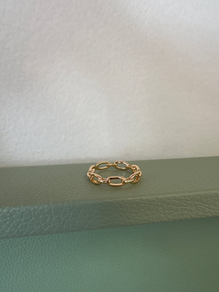 Standout Boutique Chainlink Gold Ring