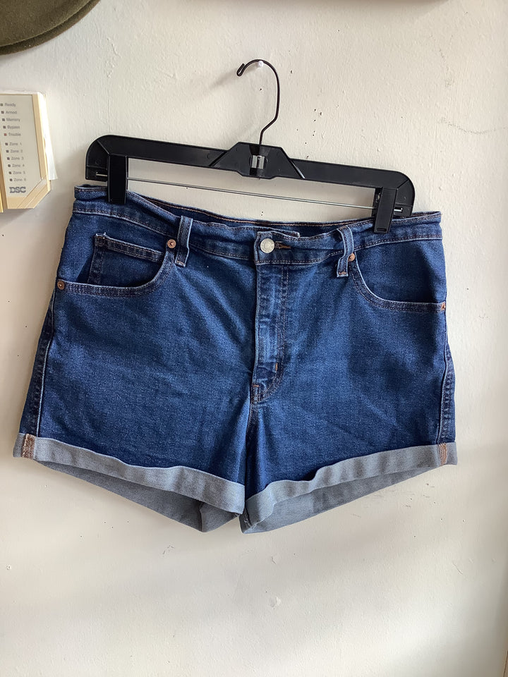 Classic Levi’s Cuffed Denim Shorts