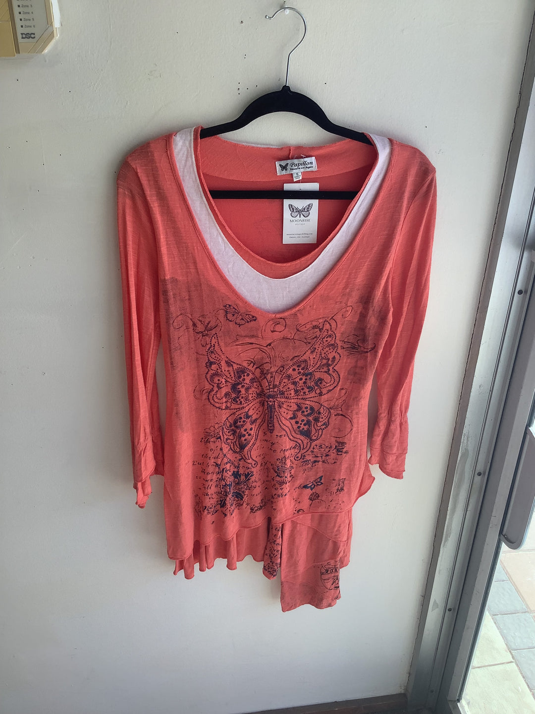Papillon Butterfly Graphic Layered Top