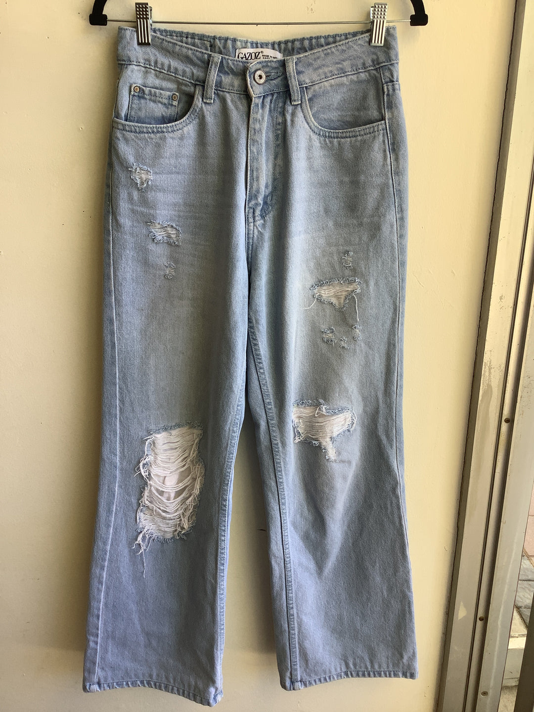 Weekend Wanderer Distressed Jeans