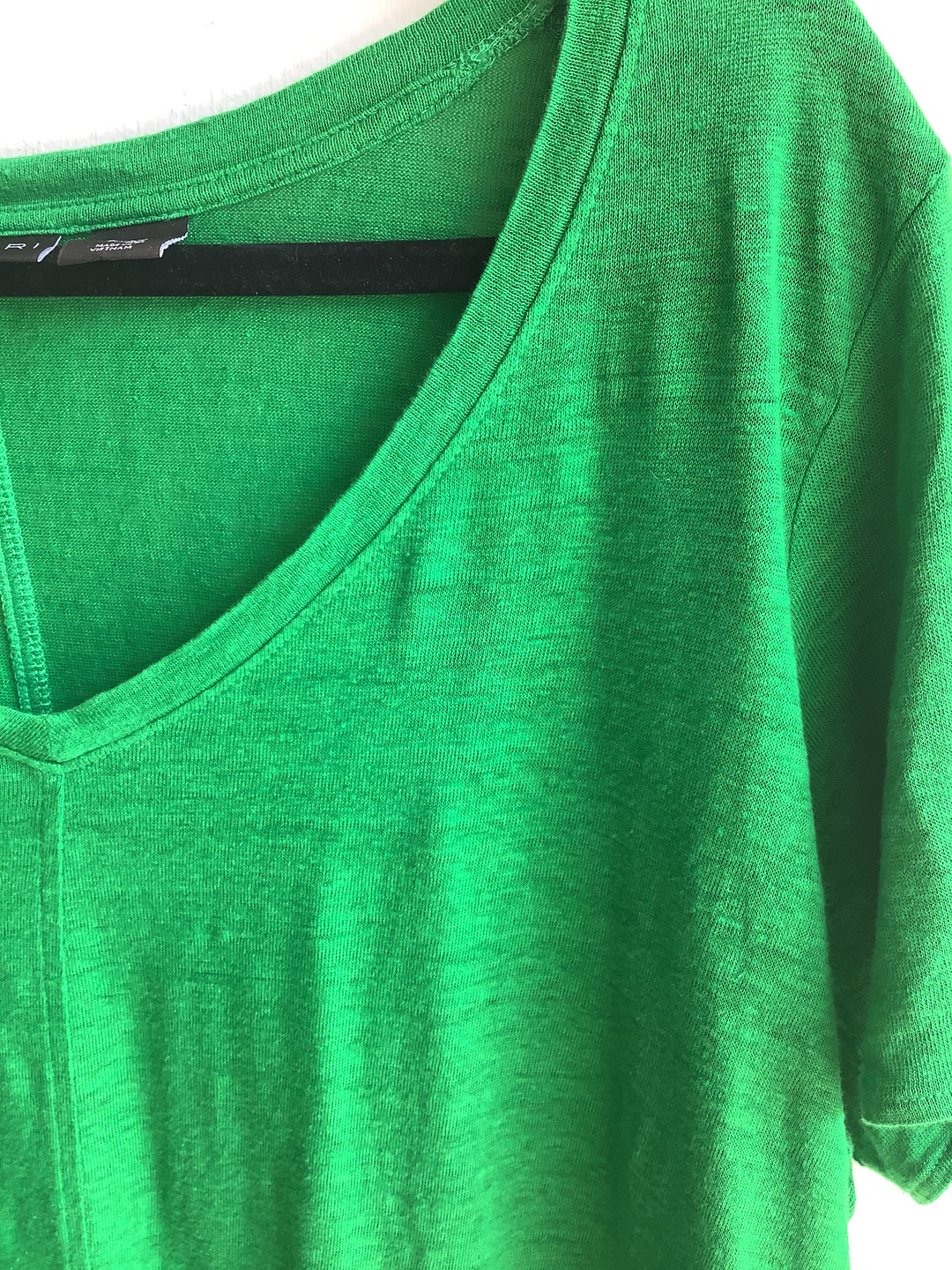 100% Linen Relaxed V-Neck Tee
