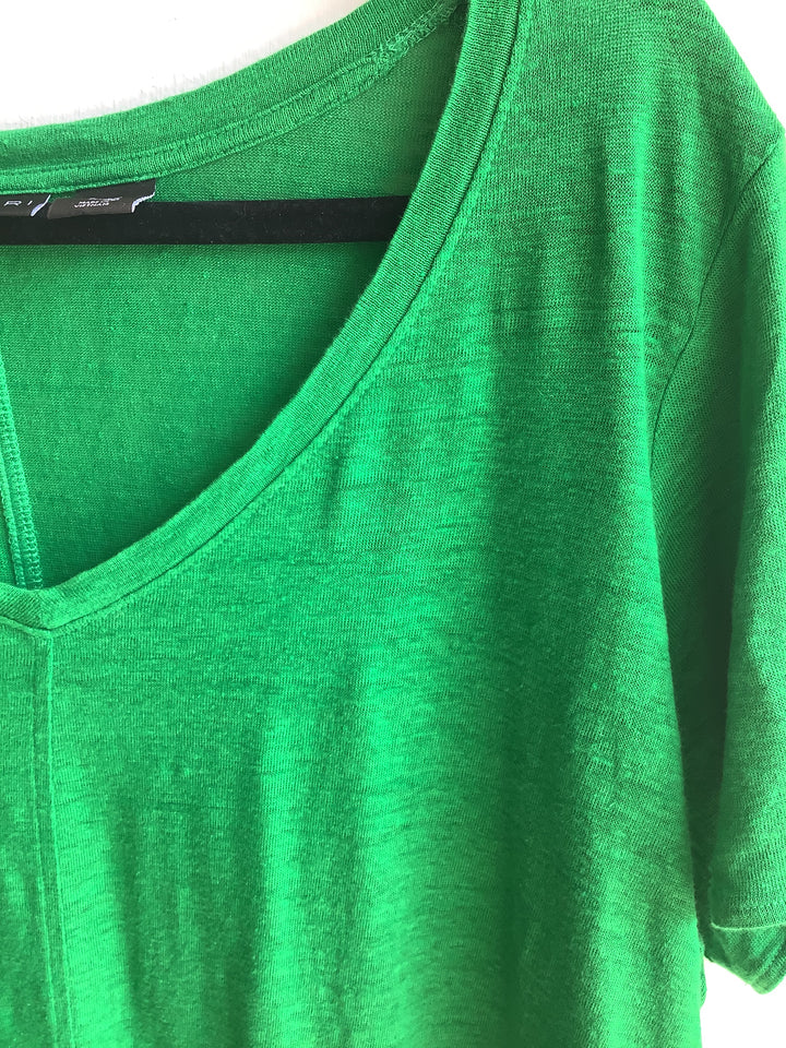 100% Linen Relaxed V-Neck Tee