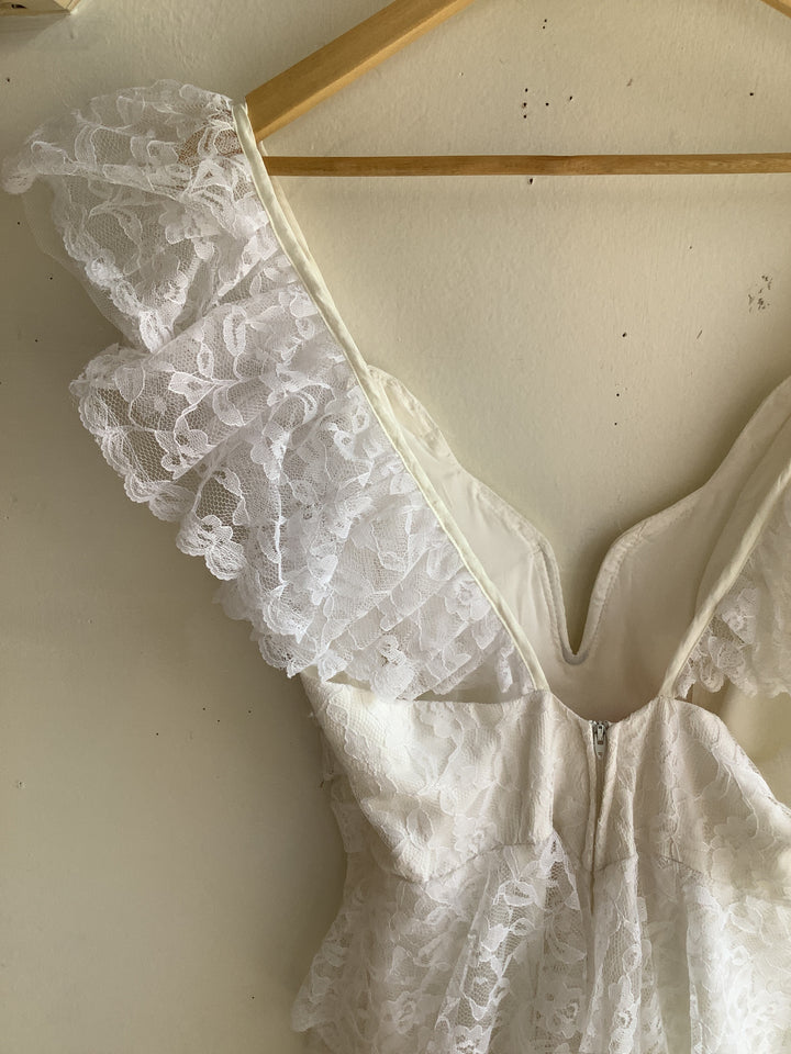 Vintage Romantic 80s Lace+ Ruffle Wedding Dress