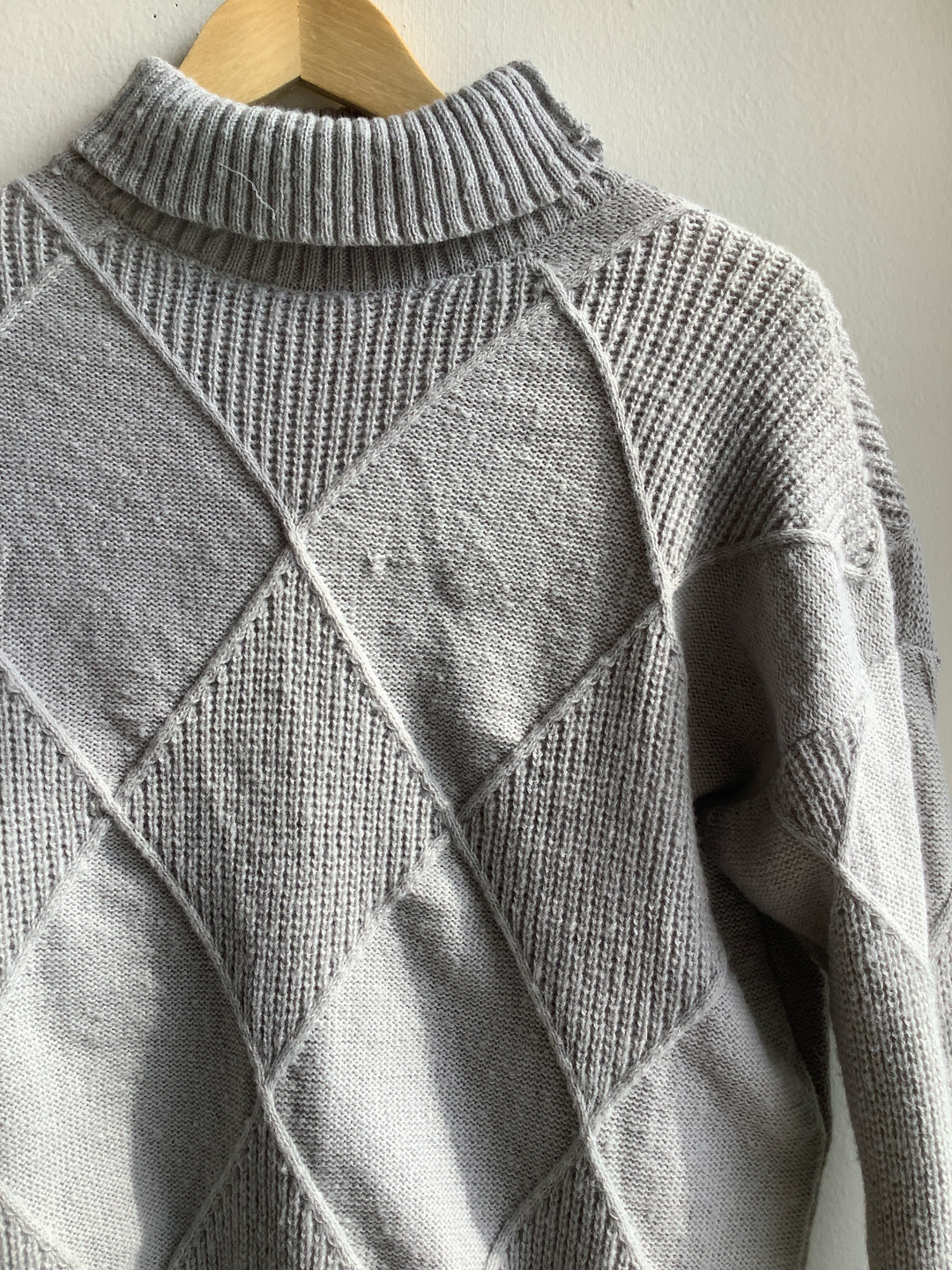 Vintage Grey Diamond-Patterned Turtleneck Sweater