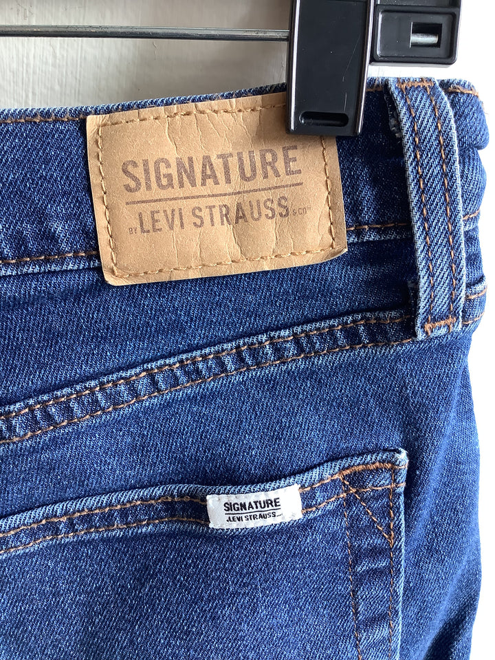Classic Levi’s Cuffed Denim Shorts