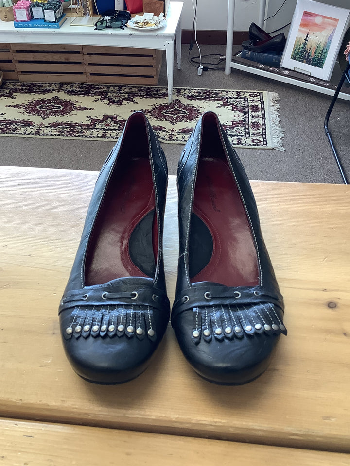 Eddie Bauer Black Leather Kitten Heels