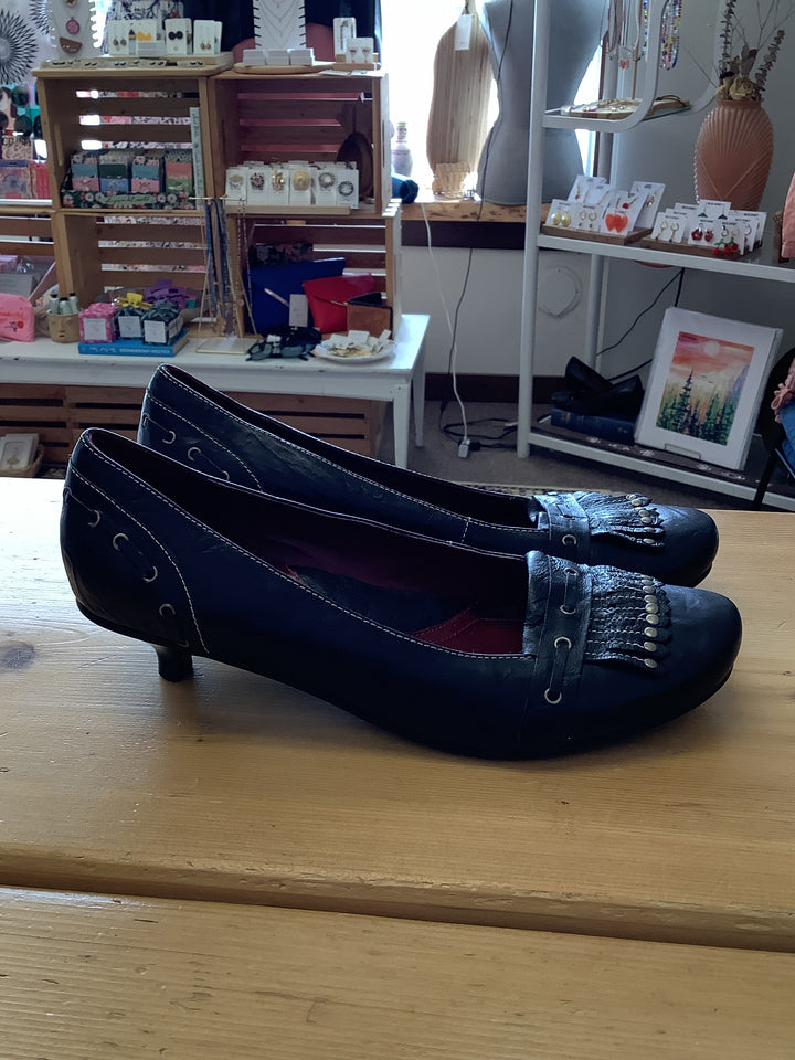 Eddie Bauer Black Leather Kitten Heels
