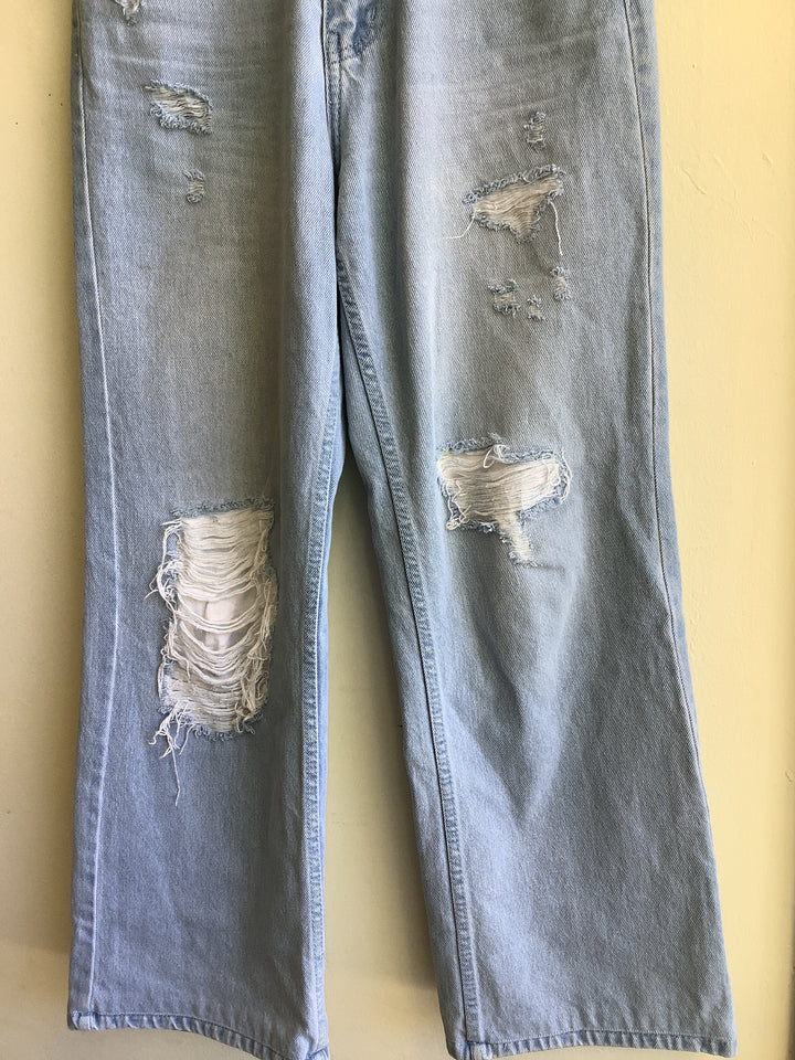 Weekend Wanderer Distressed Jeans
