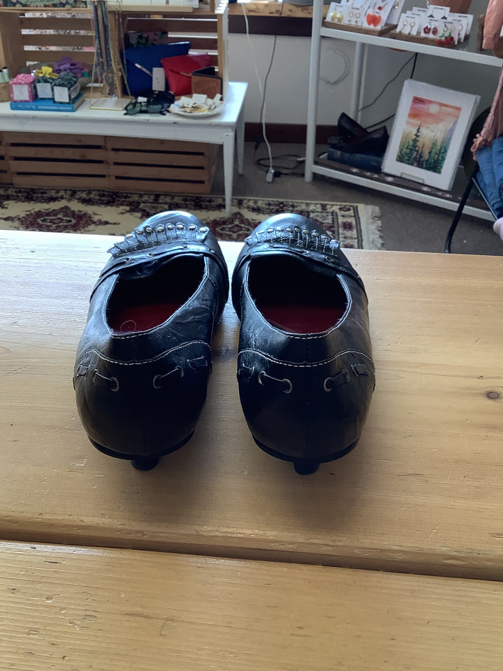 Eddie Bauer Black Leather Kitten Heels
