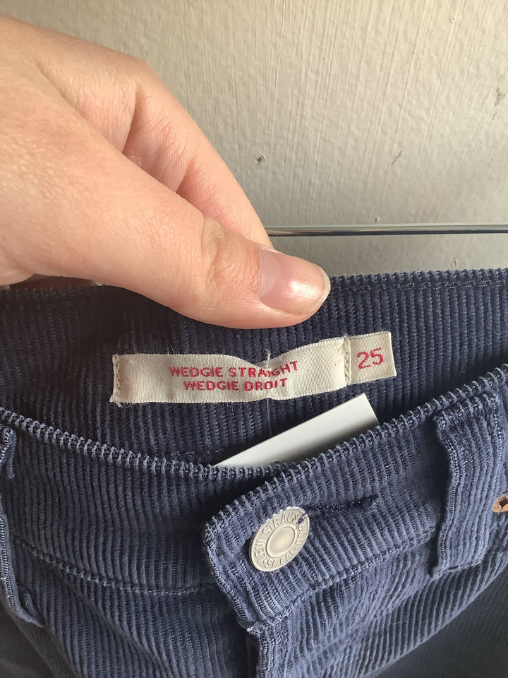 Levi’s Wedgie Straight Corduroy Pants – Navy