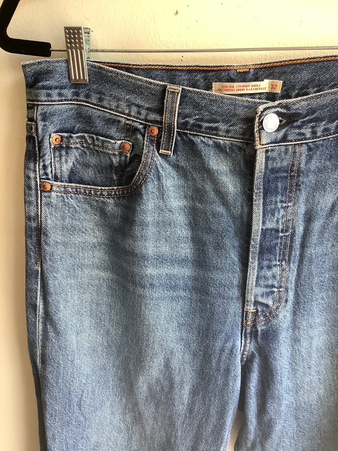 Levi’s Ribcage Straight Ankle Jeans