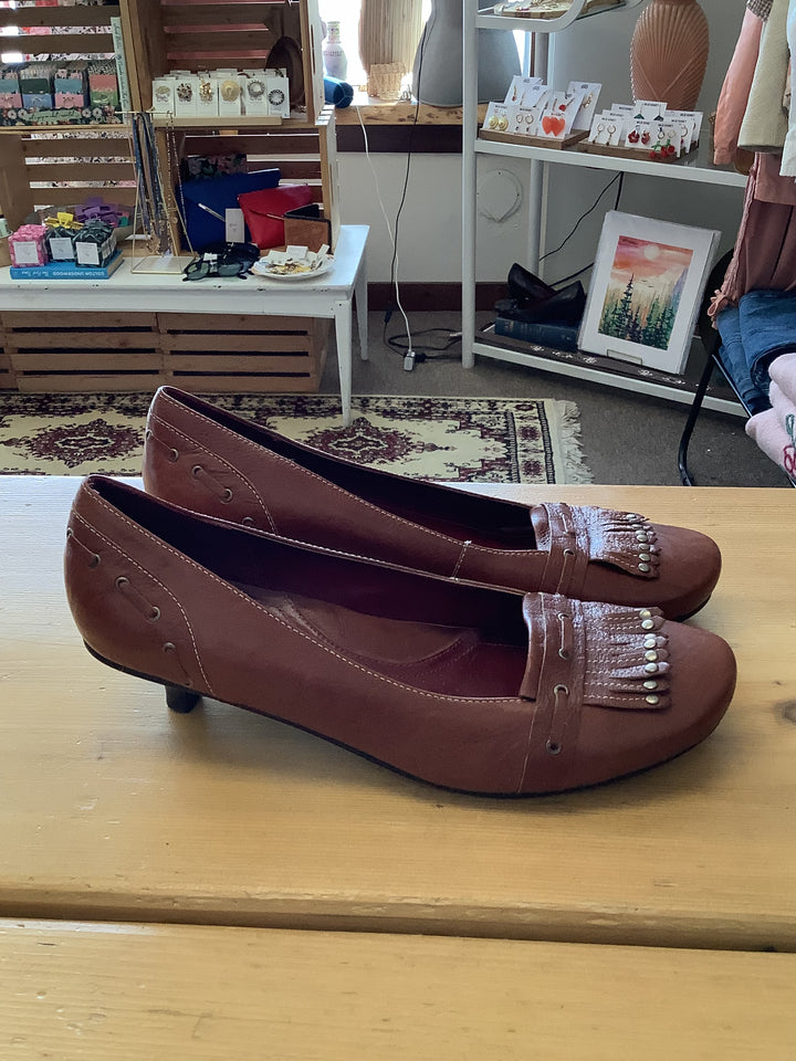 Eddie Bauer Brown Leather Kitten Heels
