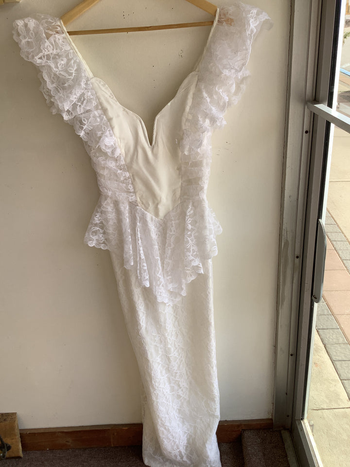 Vintage Romantic 80s Lace+ Ruffle Wedding Dress