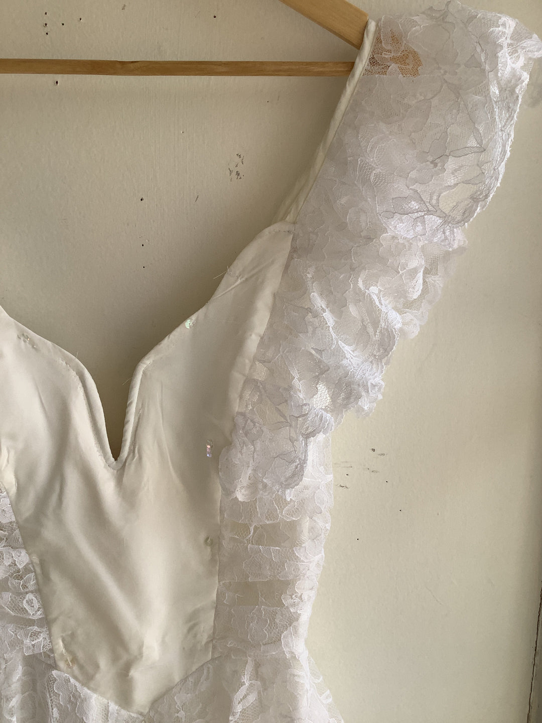 Vintage Romantic 80s Lace+ Ruffle Wedding Dress