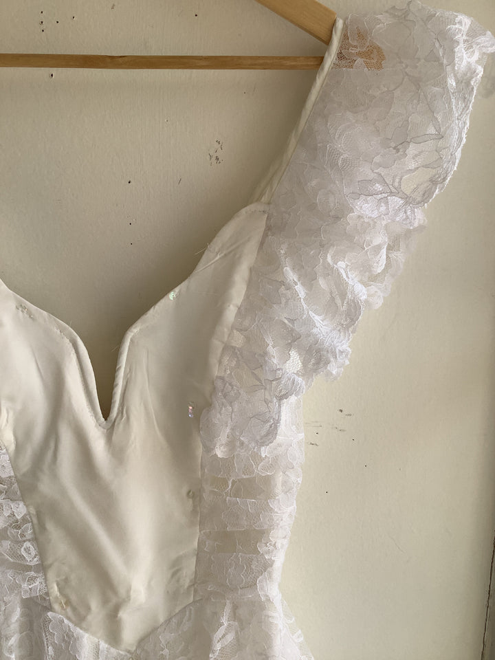Vintage Romantic 80s Lace+ Ruffle Wedding Dress