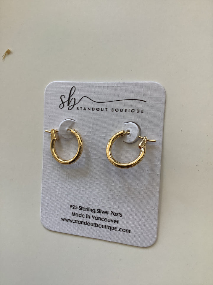 Small Gold Hoops - Standout Boutique(Vancouver, BC)