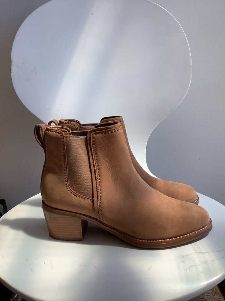 Roots Tan Leather Chelsea Heeled Boots