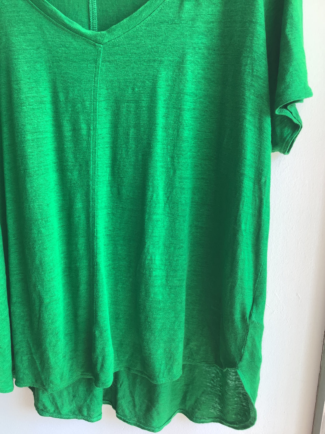 100% Linen Relaxed V-Neck Tee