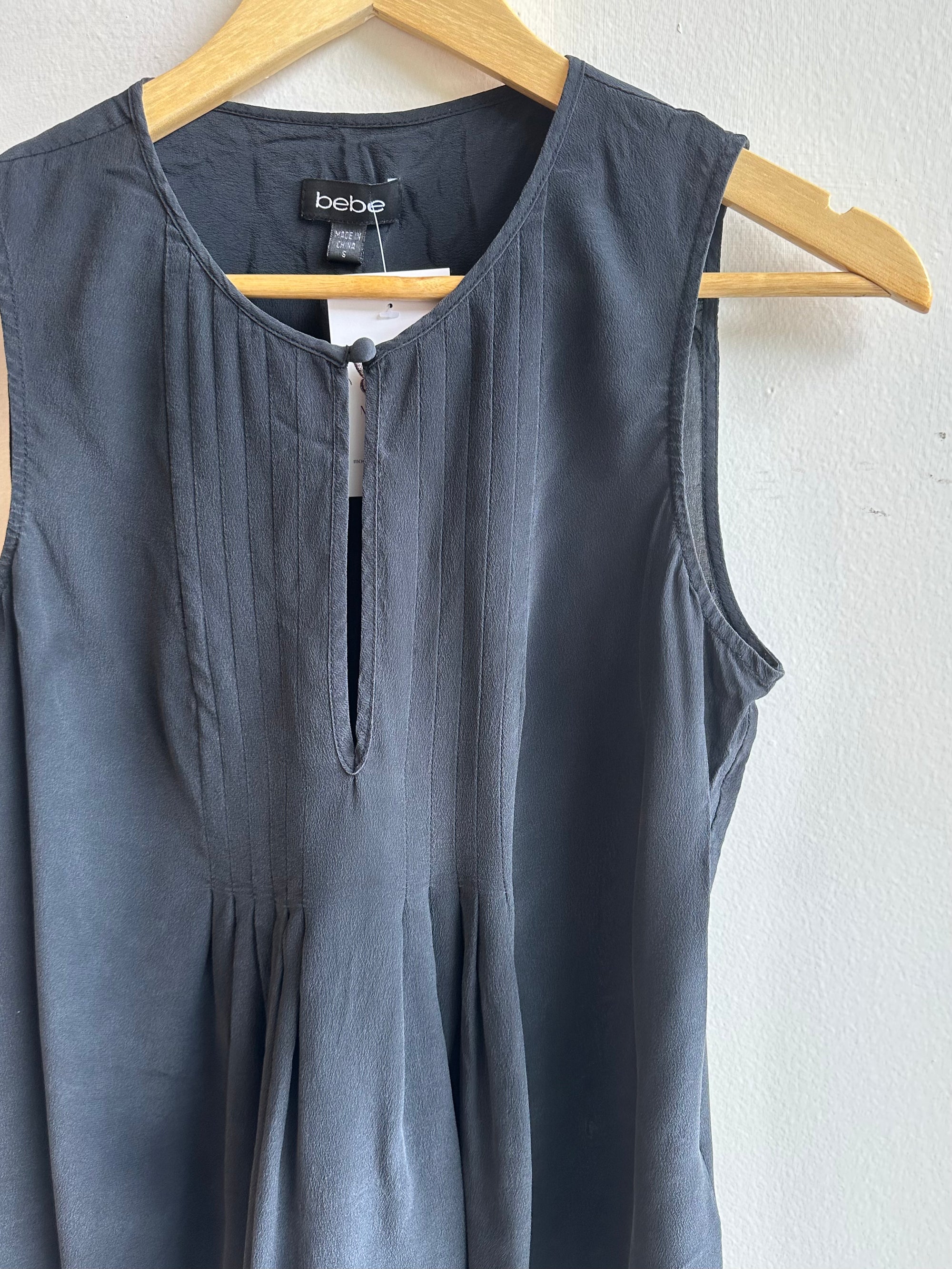 Vintage Mulberry Silk Pleated Sleeveless Blouse | Classic Black | Size Small