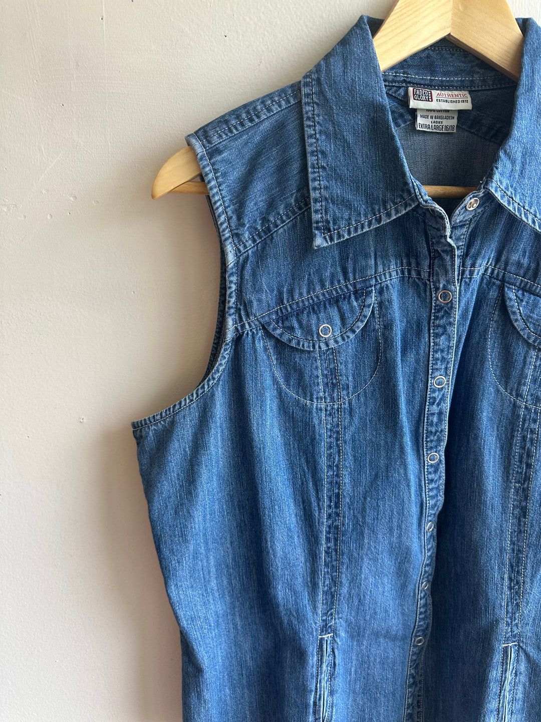 Vintage Denim Sleeveless Button-Up – American Essentials | Size 16/18