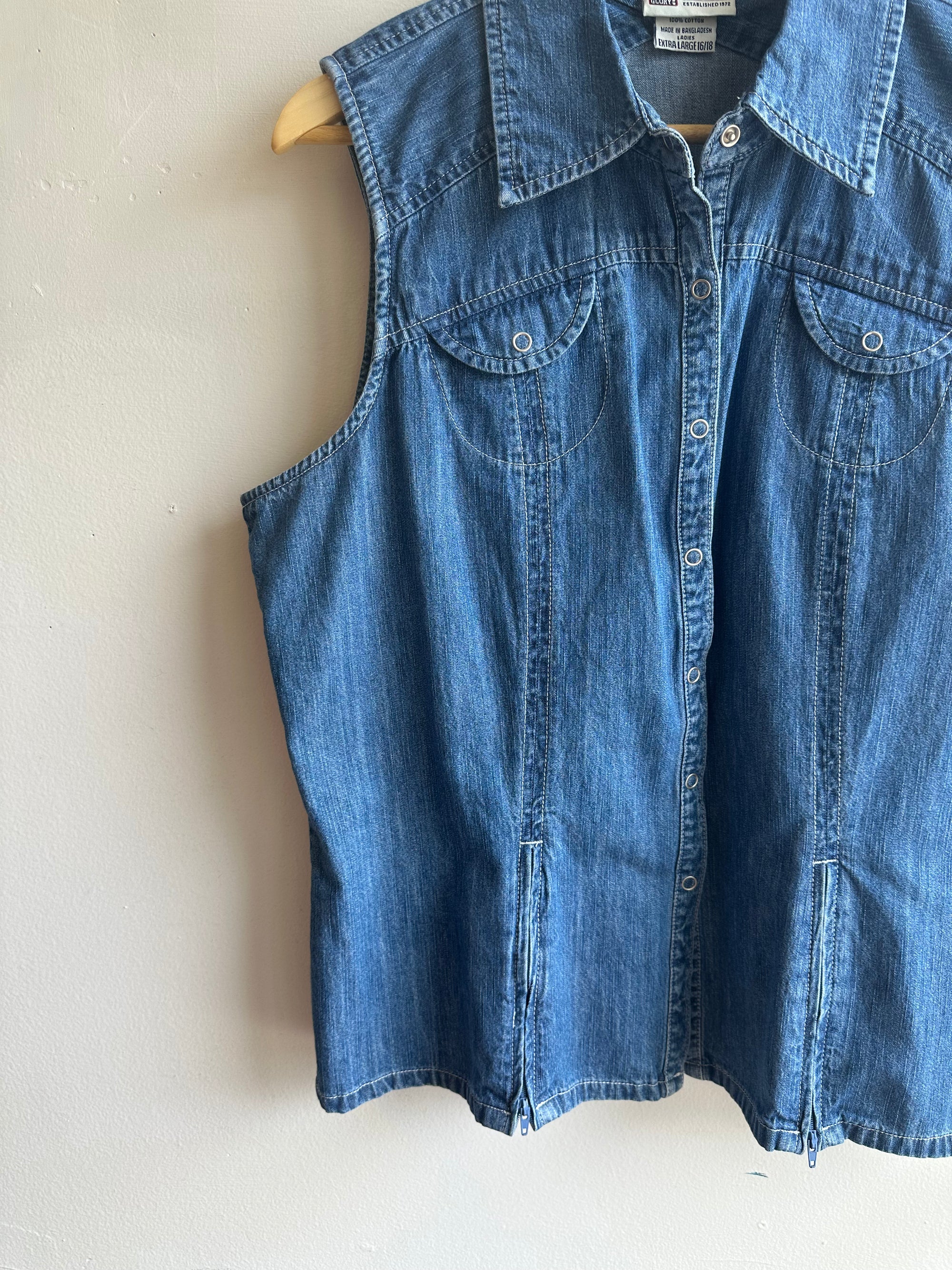Vintage Denim Sleeveless Button-Up – American Essentials | Size 16/18