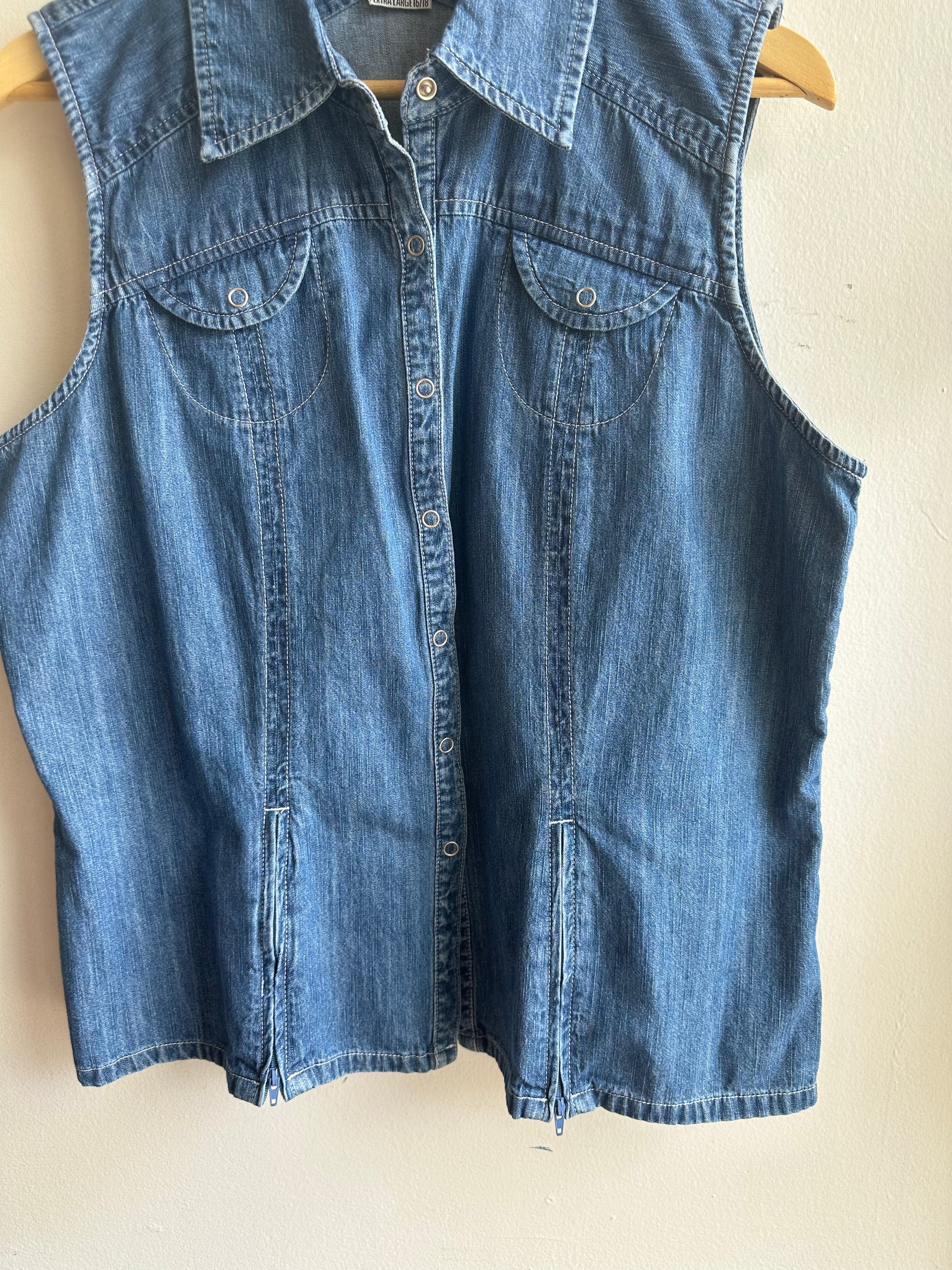 Vintage Denim Sleeveless Button-Up – American Essentials | Size 16/18