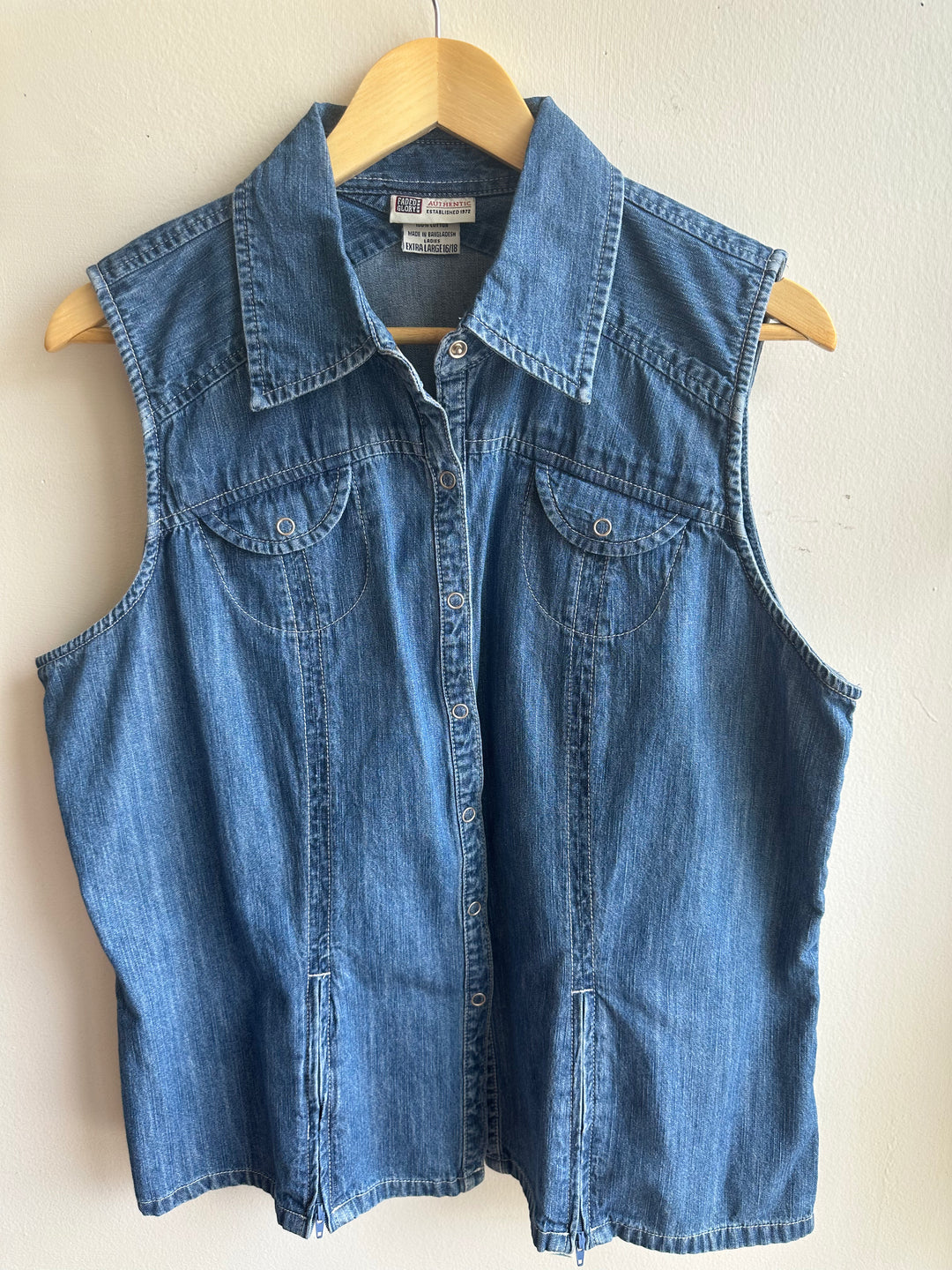 Vintage Denim Sleeveless Button-Up – American Essentials | Size 16/18
