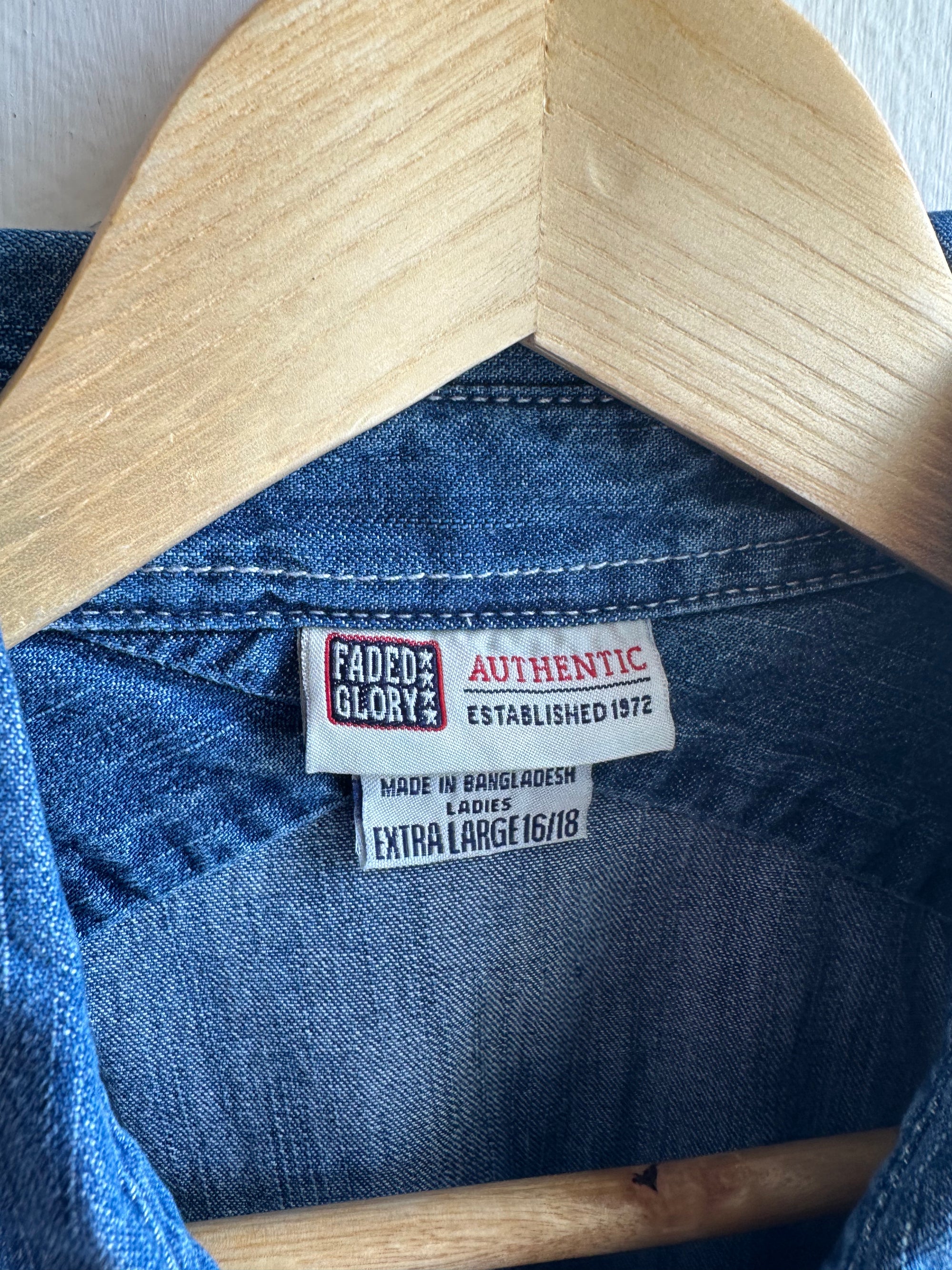 Vintage Denim Sleeveless Button-Up – American Essentials | Size 16/18