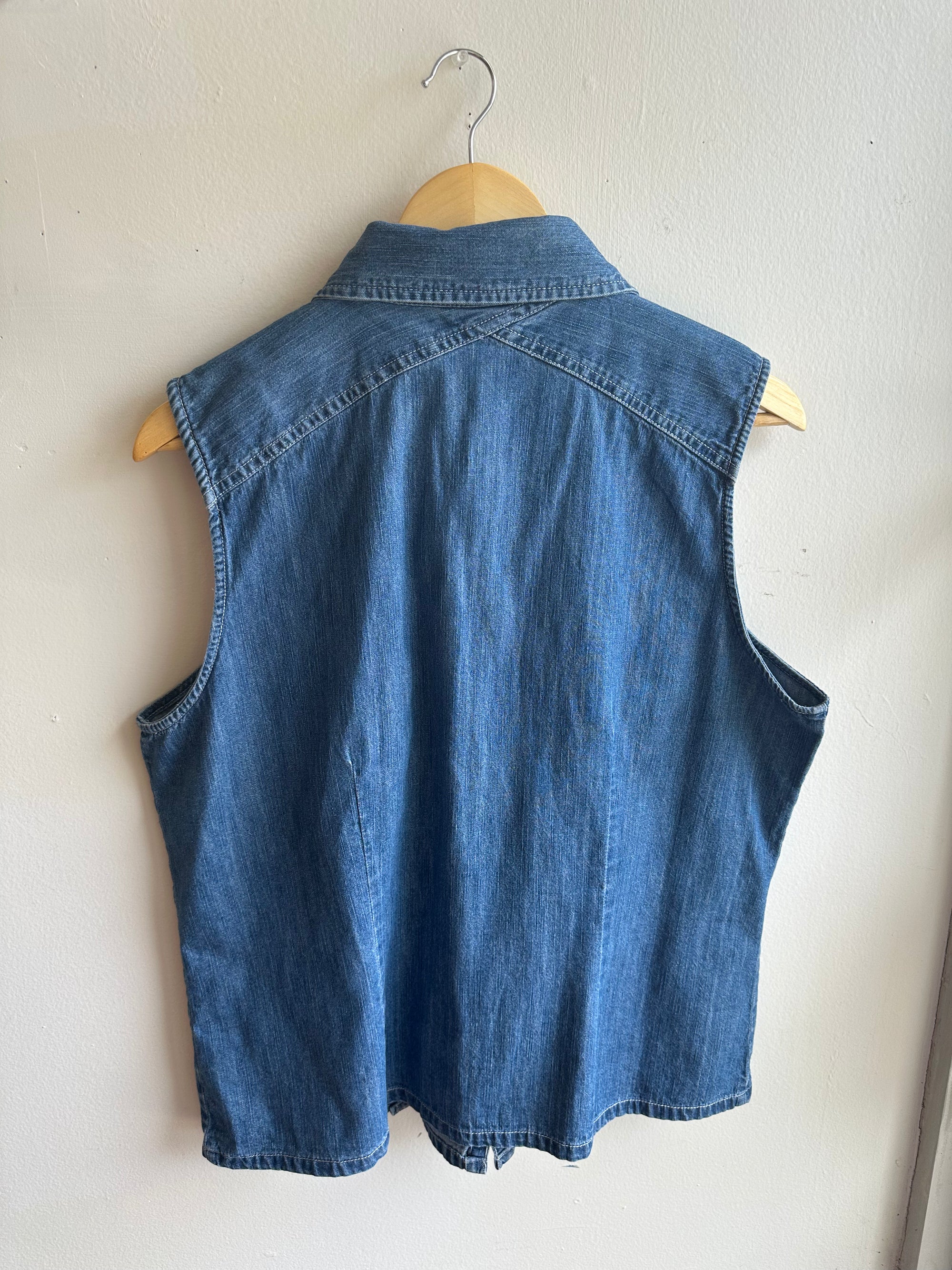 Vintage Denim Sleeveless Button-Up – American Essentials | Size 16/18