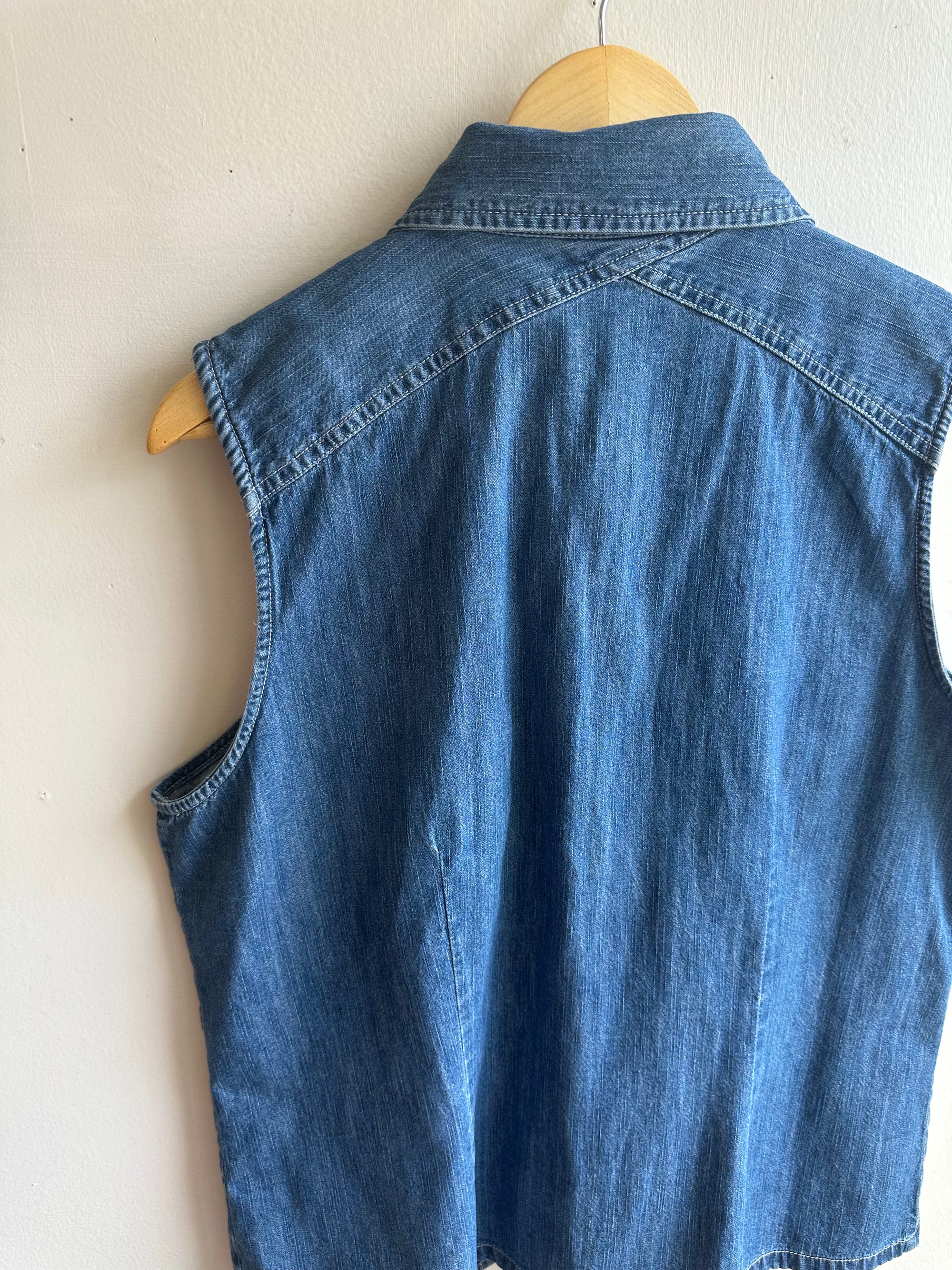 Vintage Denim Sleeveless Button-Up – American Essentials | Size 16/18