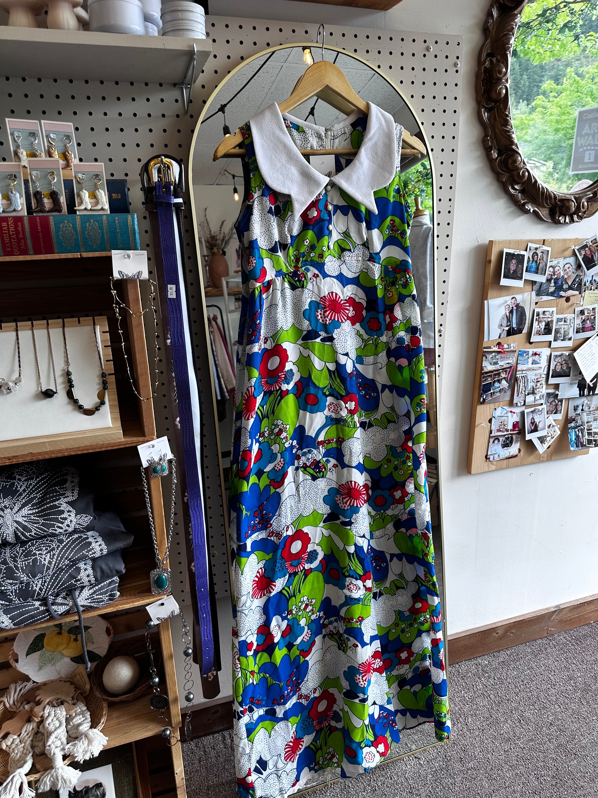 Vintage 1960s Floral Mod Maxi Dress with White Peter Pan Collar | Size Small