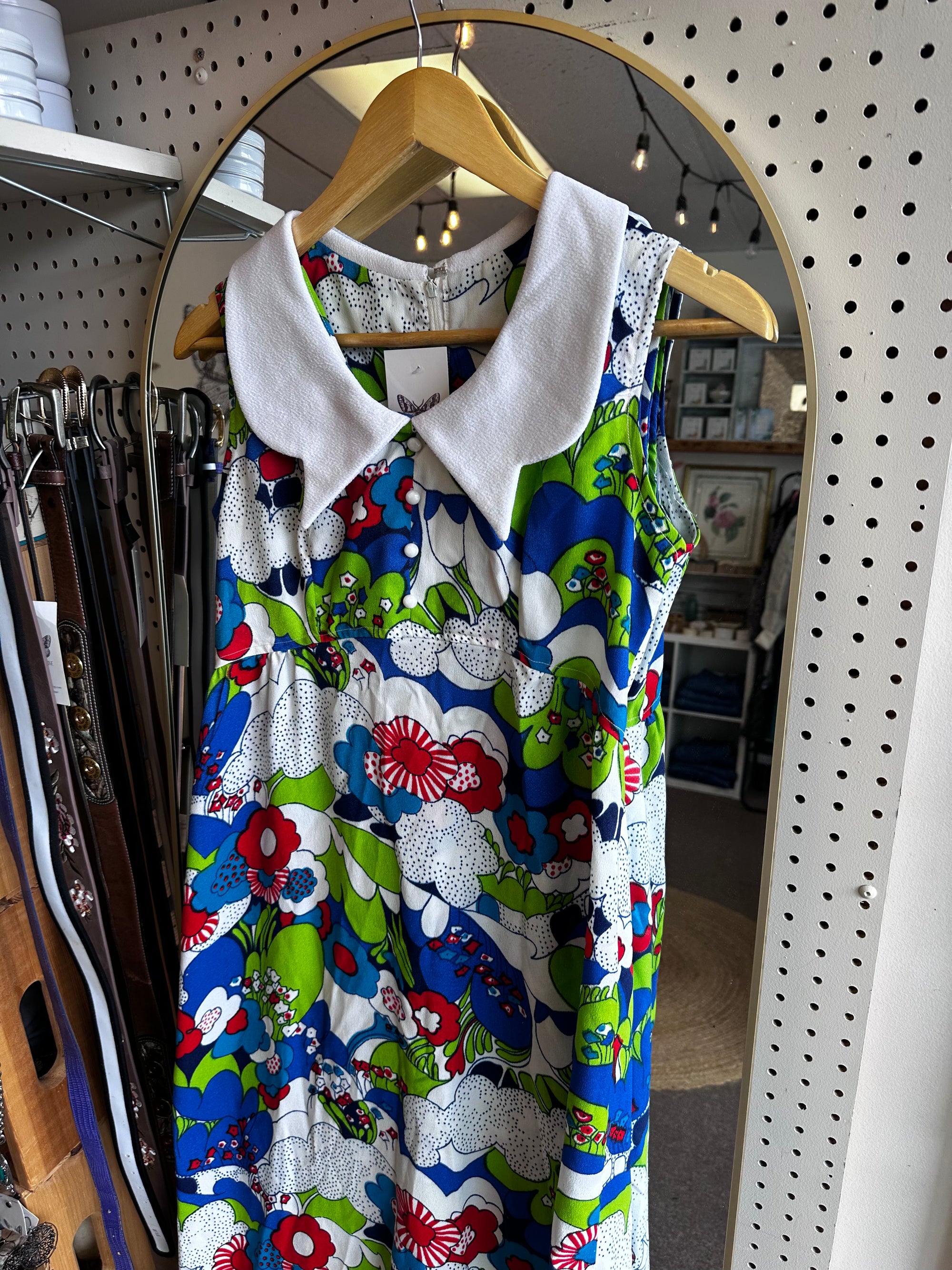 Vintage 1960s Floral Mod Maxi Dress with White Peter Pan Collar | Size Small