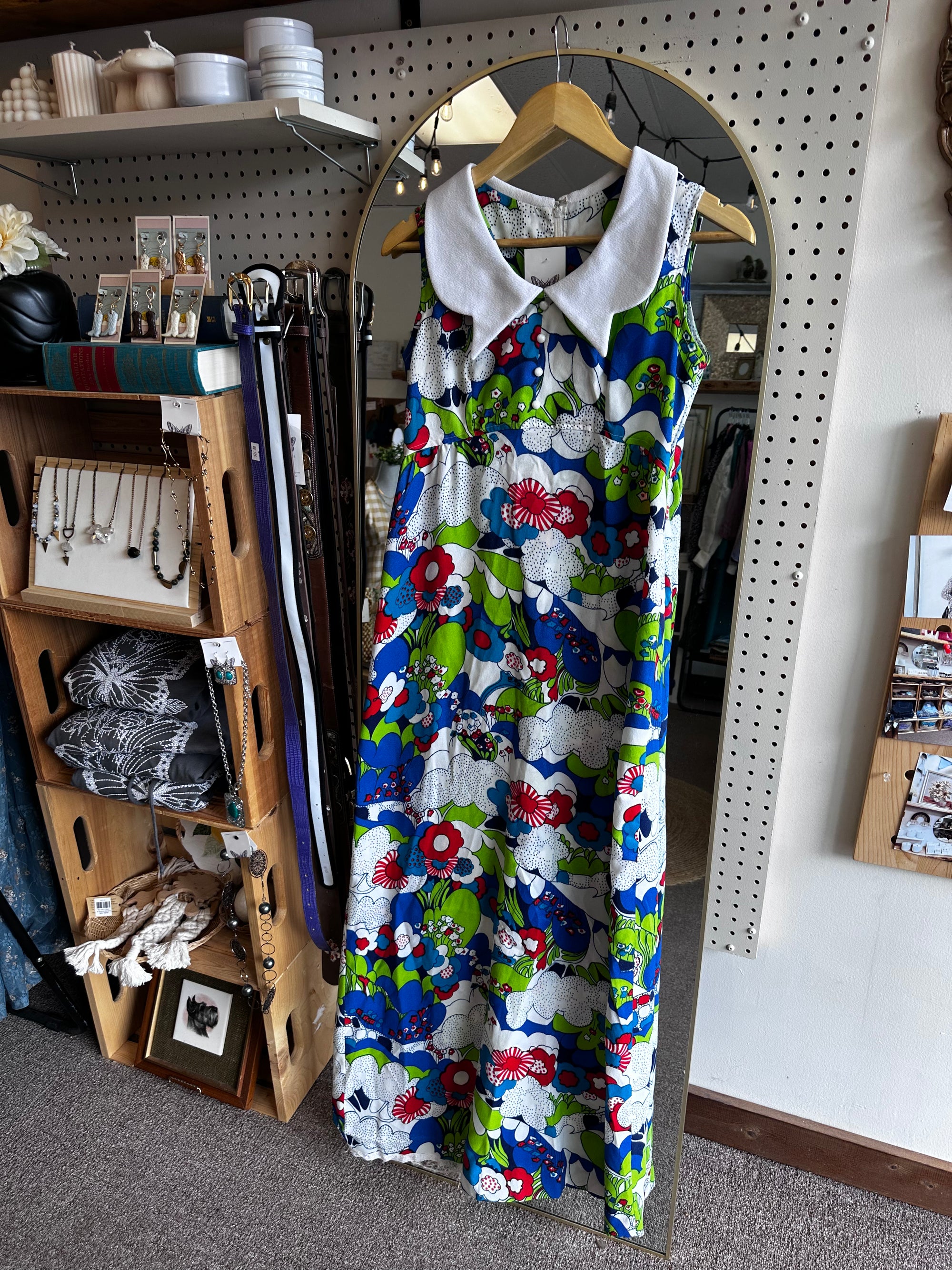 Vintage 1960s Floral Mod Maxi Dress with White Peter Pan Collar | Size Small