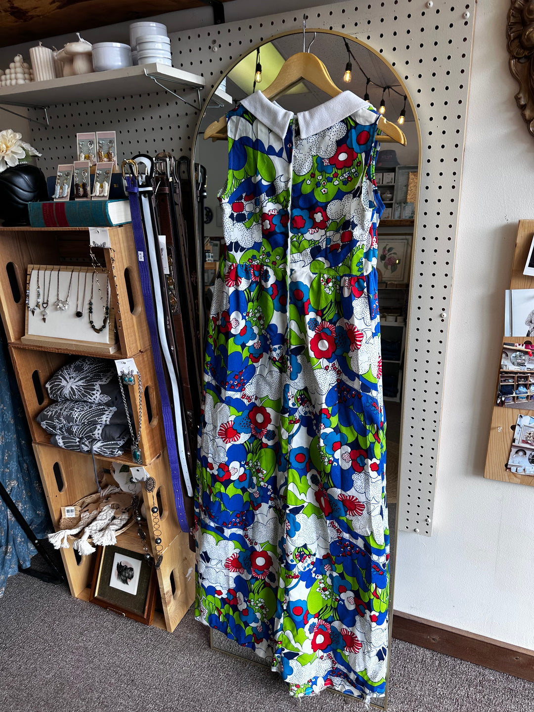 Vintage 1960s Floral Mod Maxi Dress with White Peter Pan Collar | Size Small