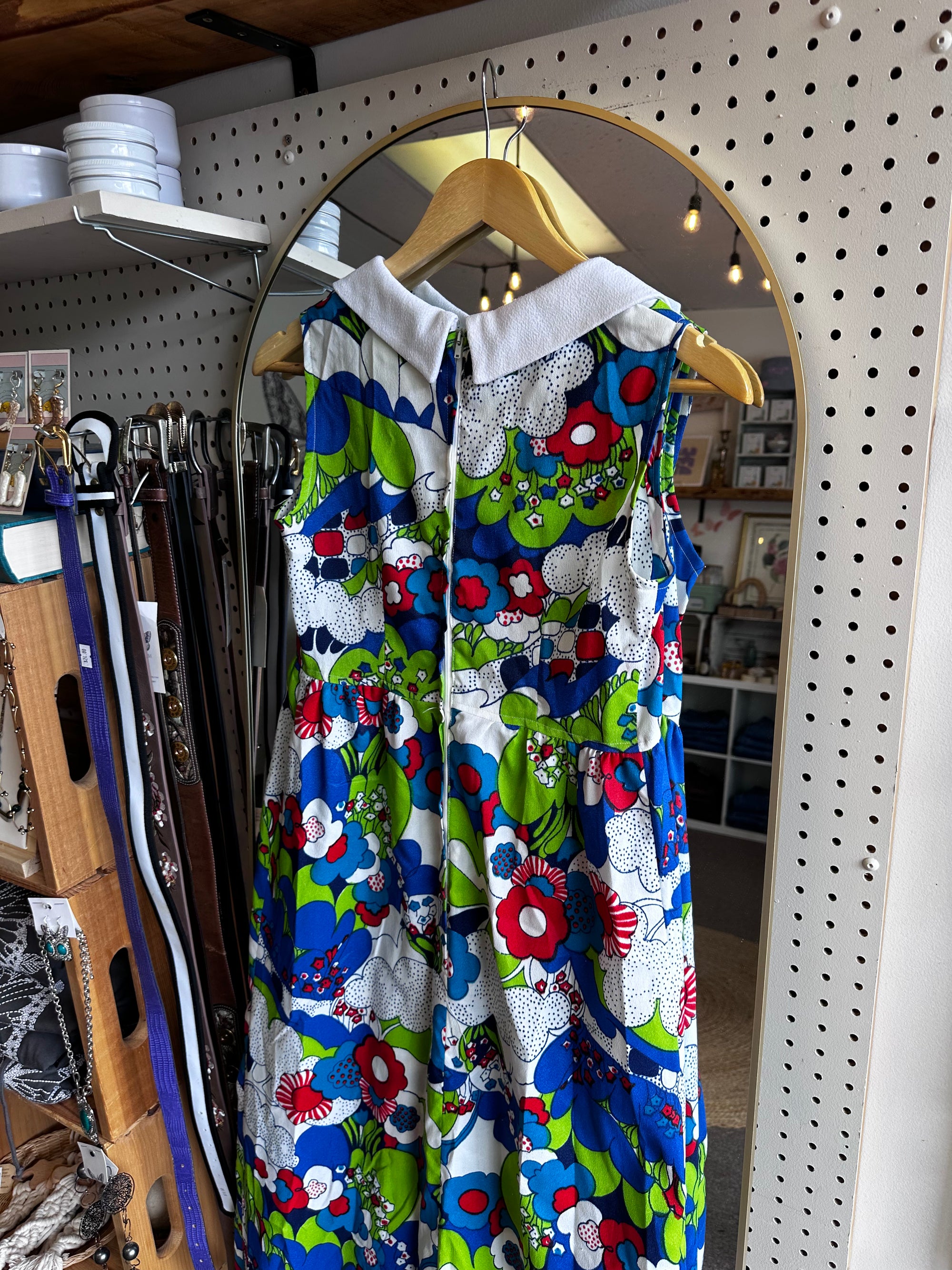 Vintage 1960s Floral Mod Maxi Dress with White Peter Pan Collar | Size Small