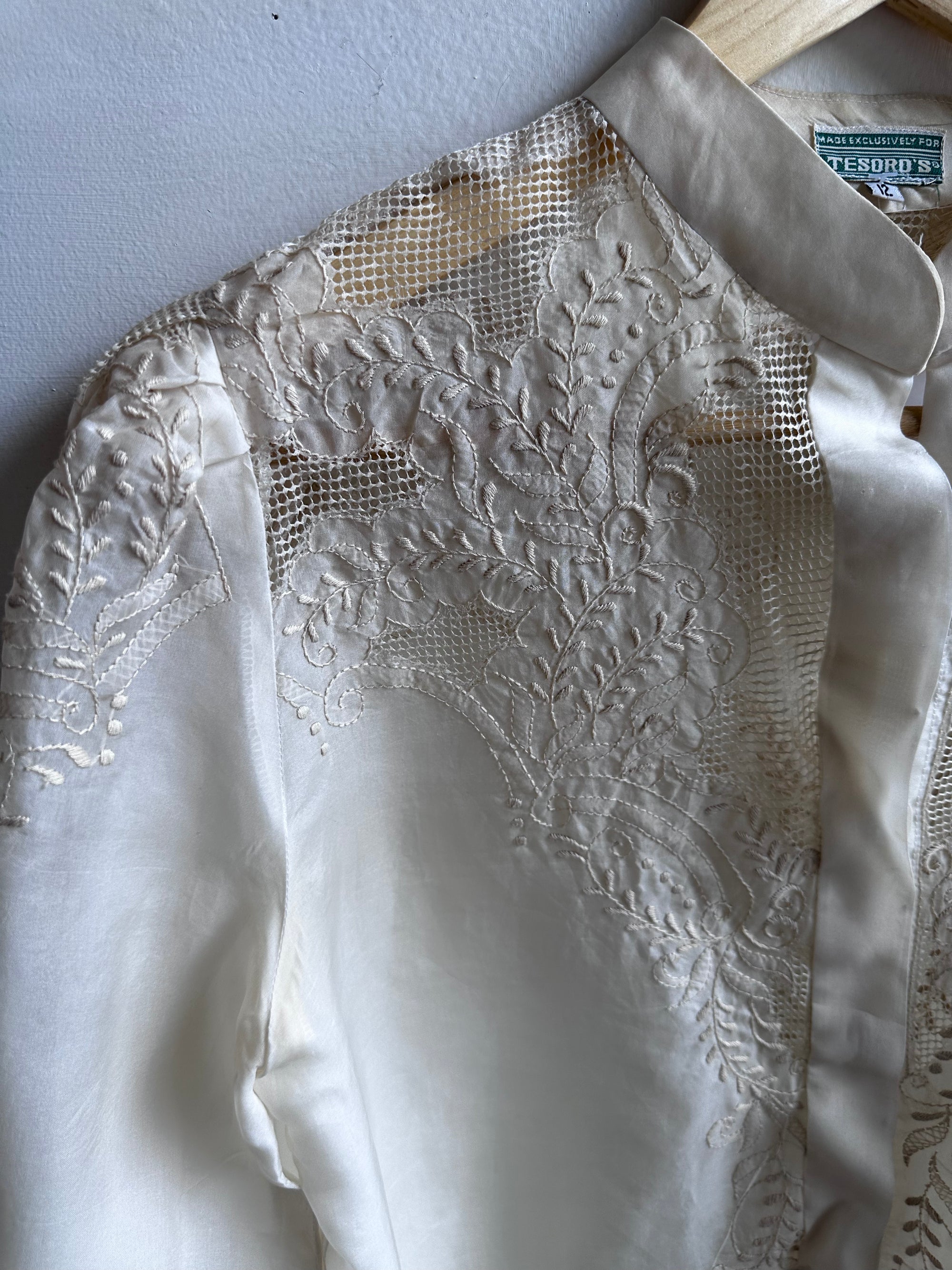 Vintage Tesoro’s Cream Silk Blouse with Embroidered Lace – Size 12