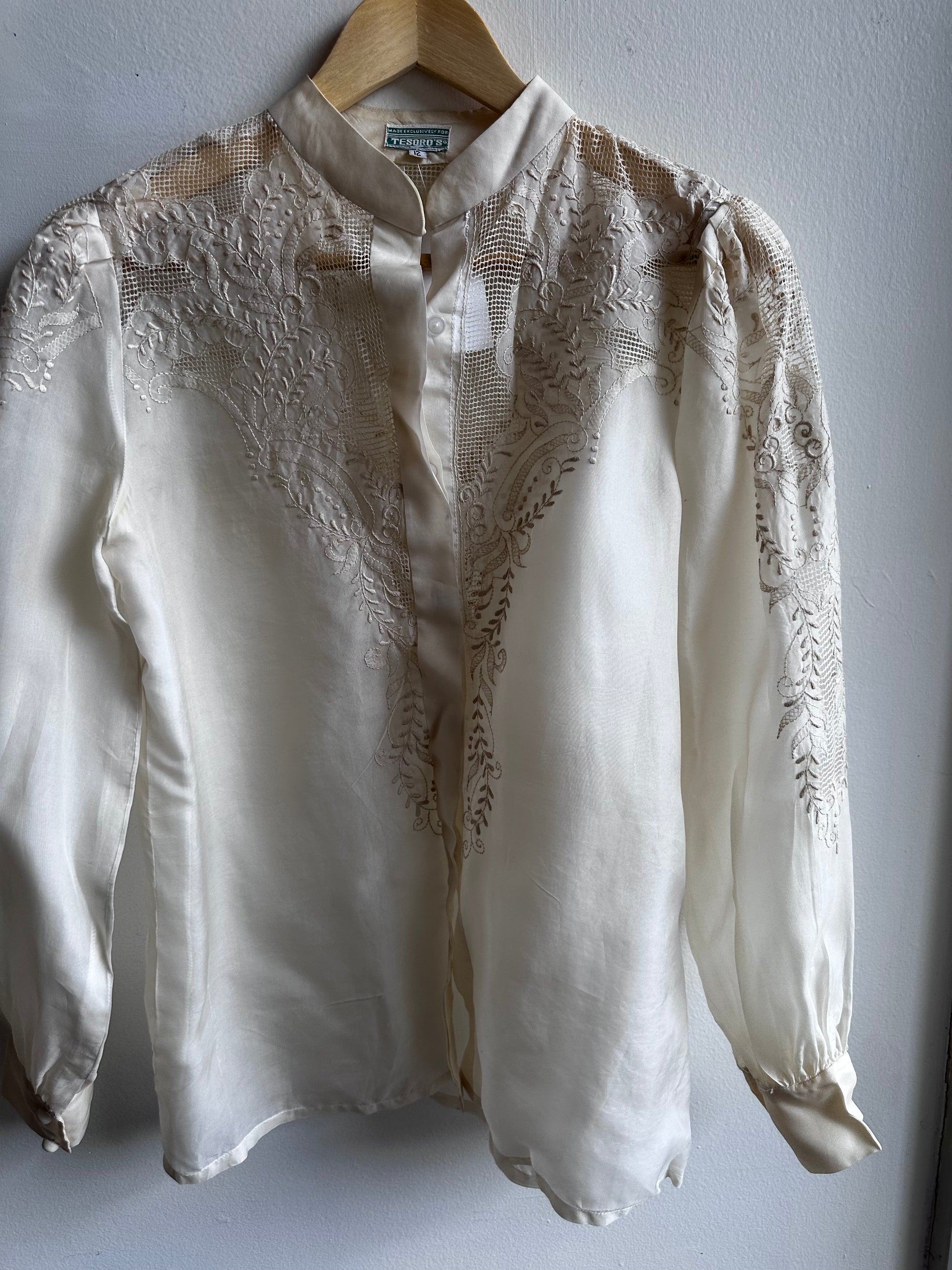 Vintage Tesoro’s Cream Silk Blouse with Embroidered Lace – Size 12
