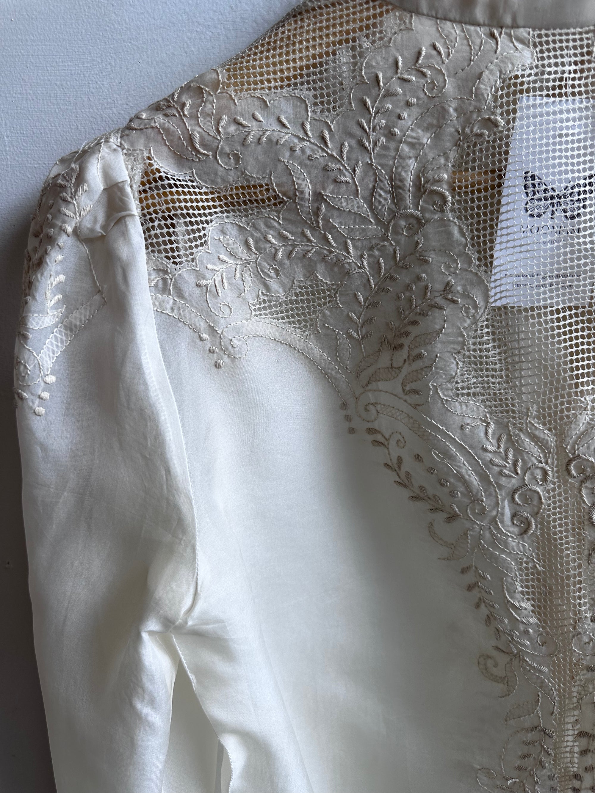 Vintage Tesoro’s Cream Silk Blouse with Embroidered Lace – Size 12