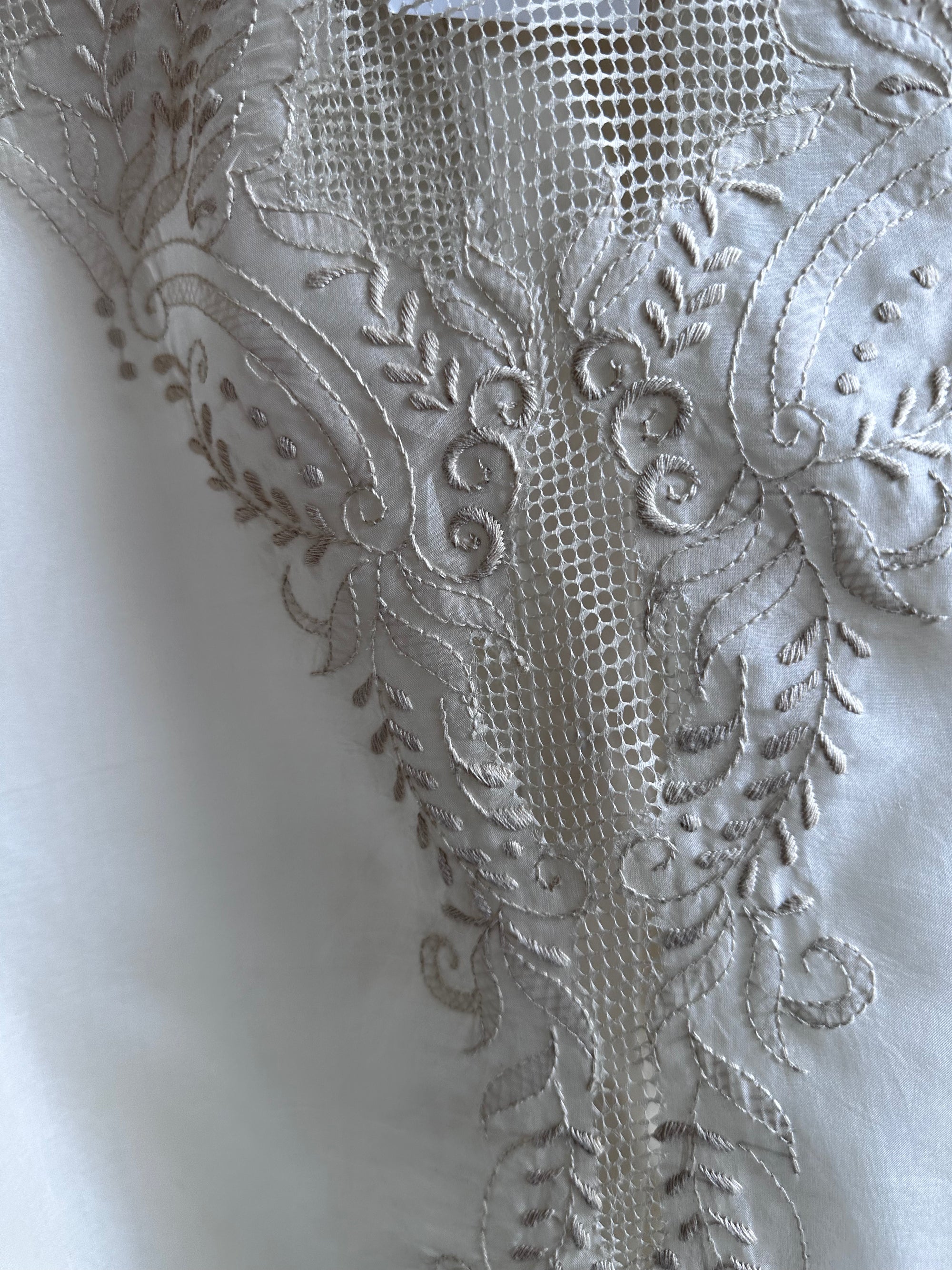 Vintage Tesoro’s Cream Silk Blouse with Embroidered Lace – Size 12
