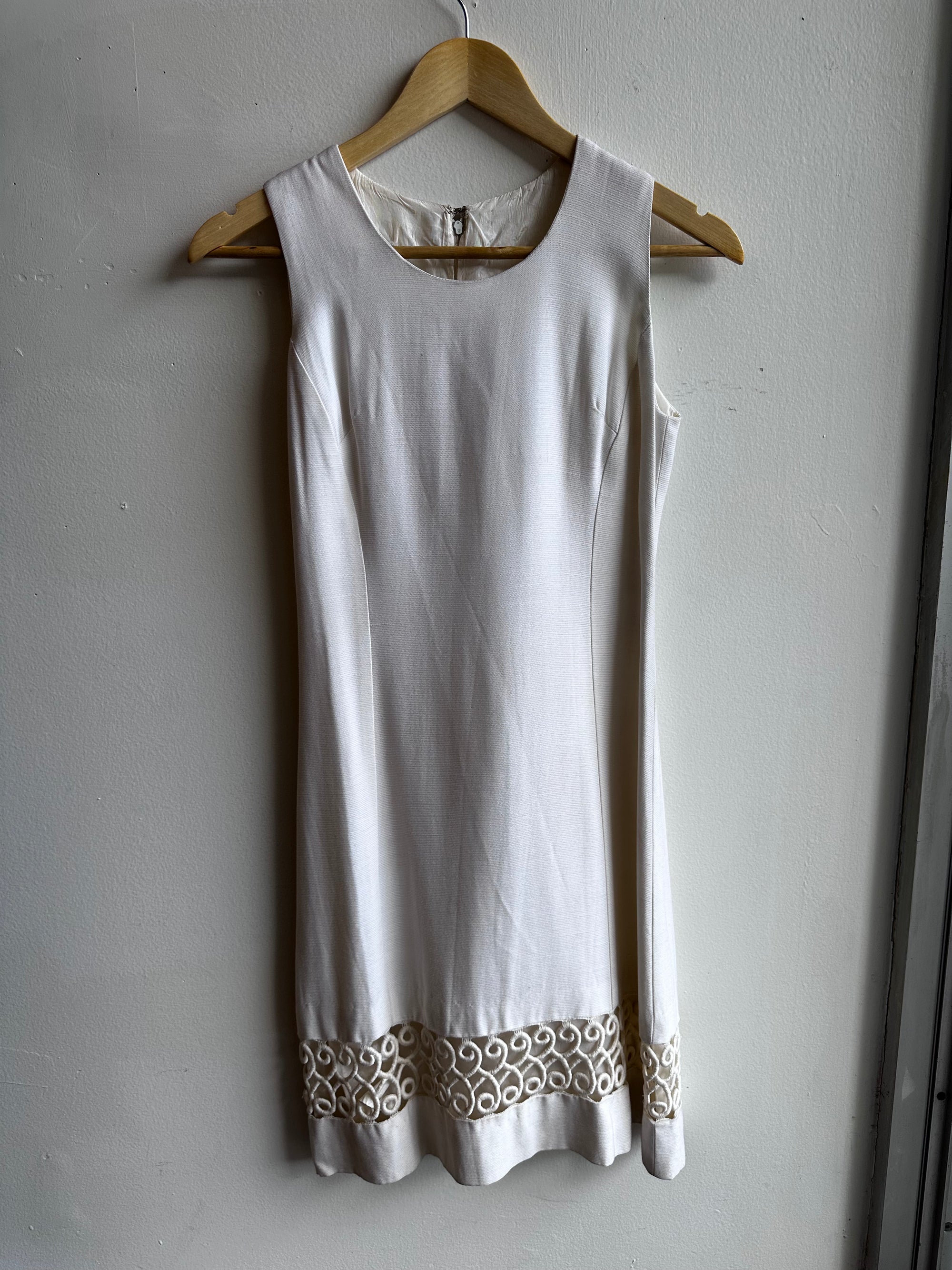 Vintage 60s Cream Shift Dress with Scroll Hem Detail – Size Medium