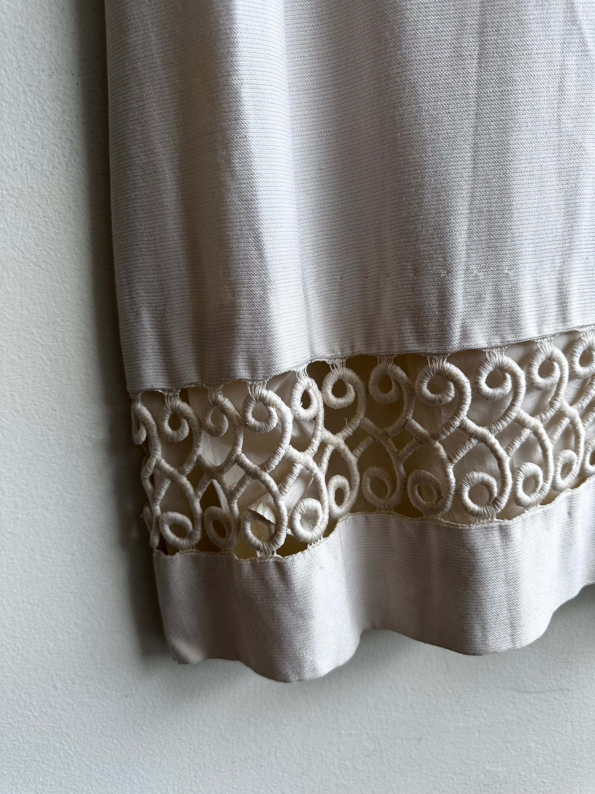 Vintage 60s Cream Shift Dress with Scroll Hem Detail – Size Medium
