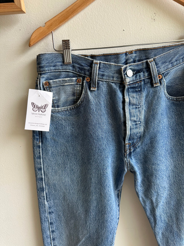 Vintage Levi’s Straight Leg Jeans – Classic Blue | Size 30