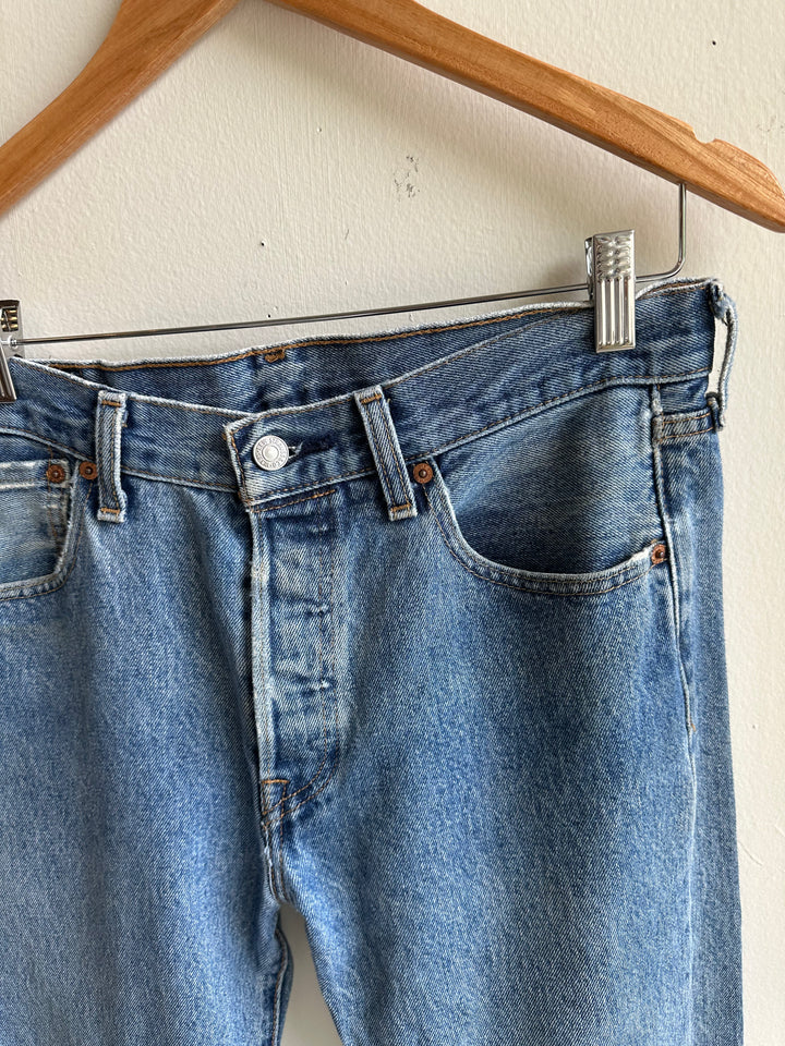Vintage Levi’s Straight Leg Jeans – Classic Blue | Size 30