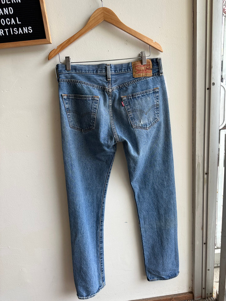 Vintage Levi’s Straight Leg Jeans – Classic Blue | Size 30