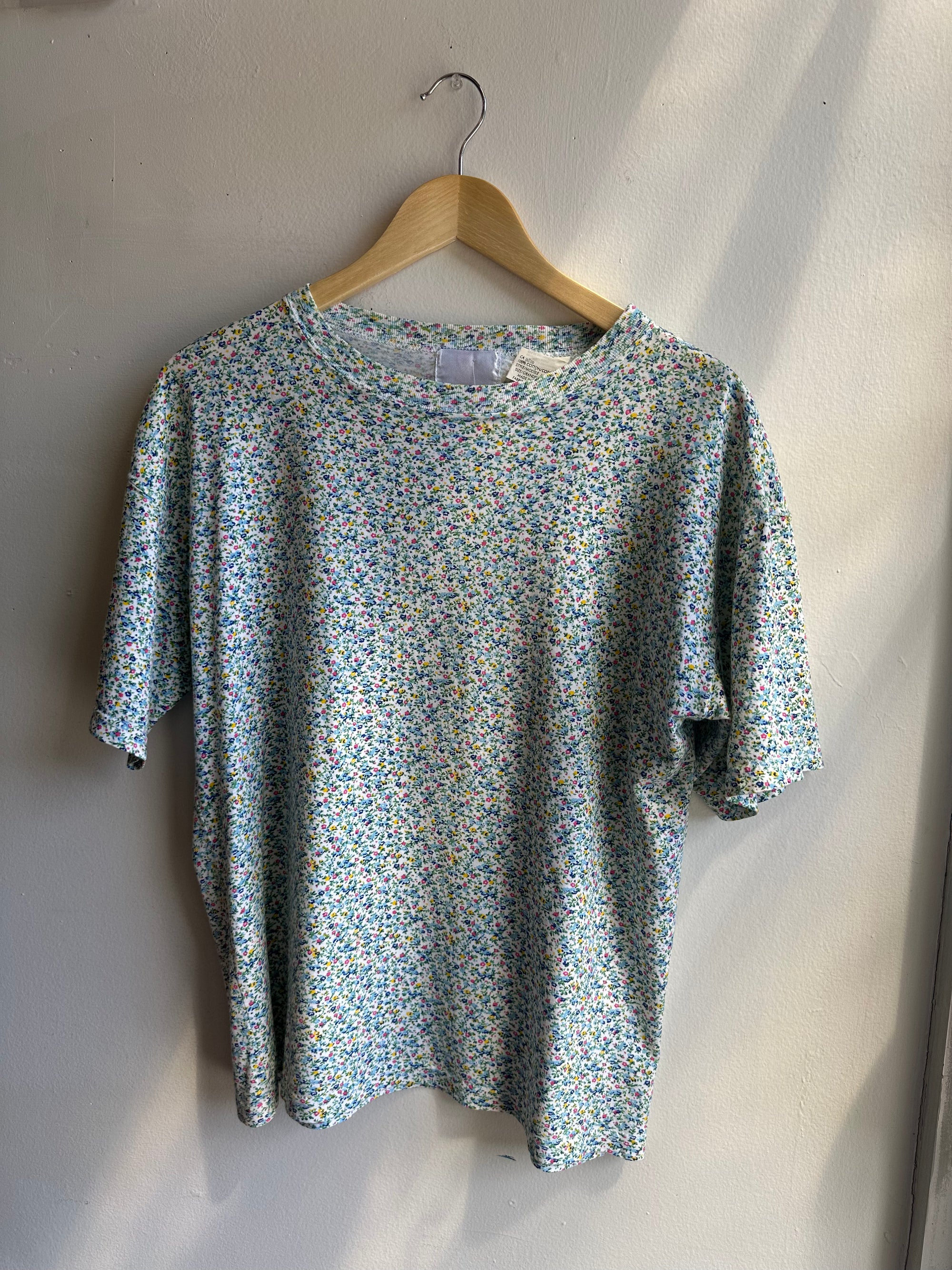 Vintage 80s Blue + Pink Flower Tee Shirt | Size Medium