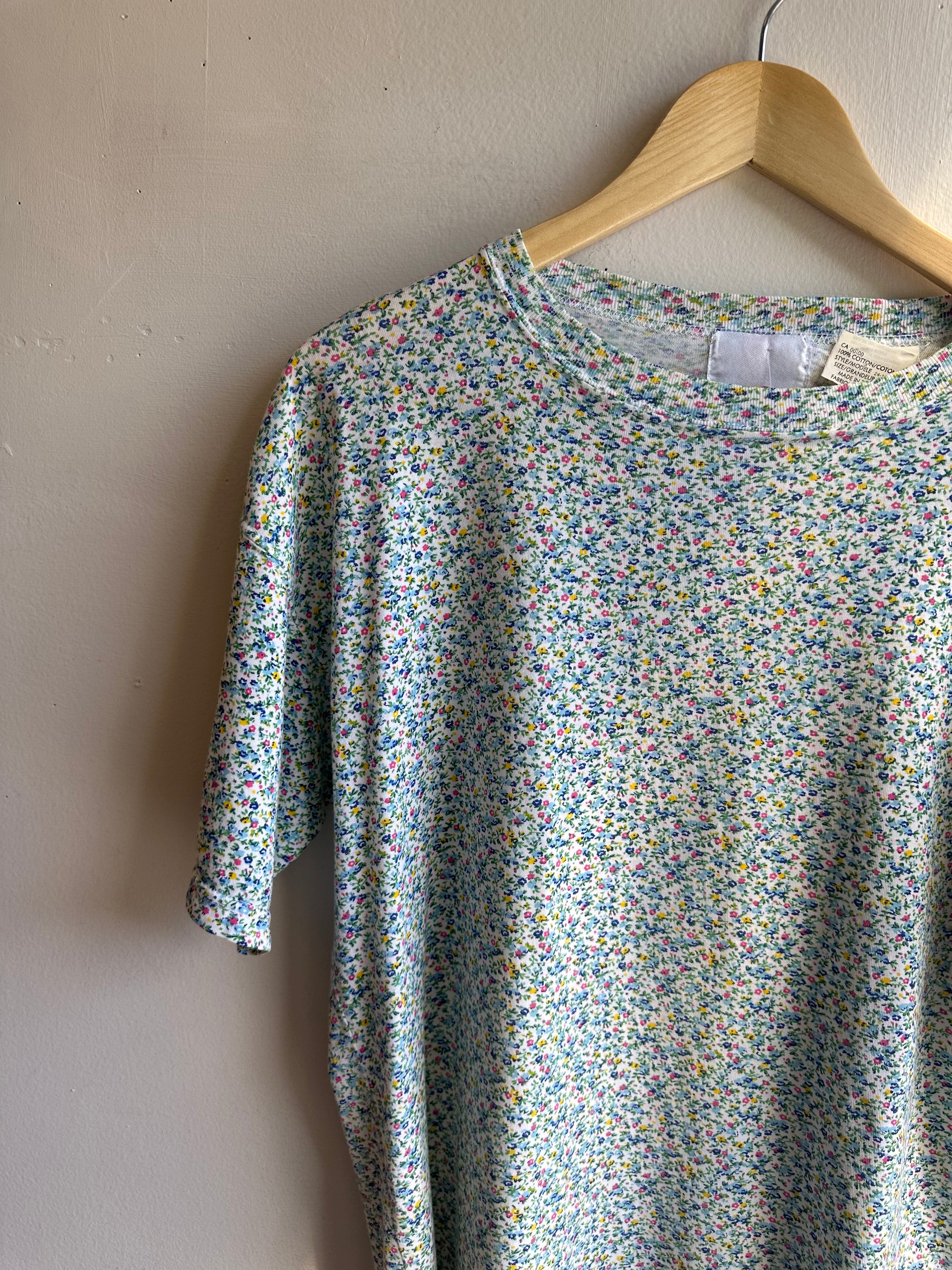 Vintage 80s Blue + Pink Flower Tee Shirt | Size Medium