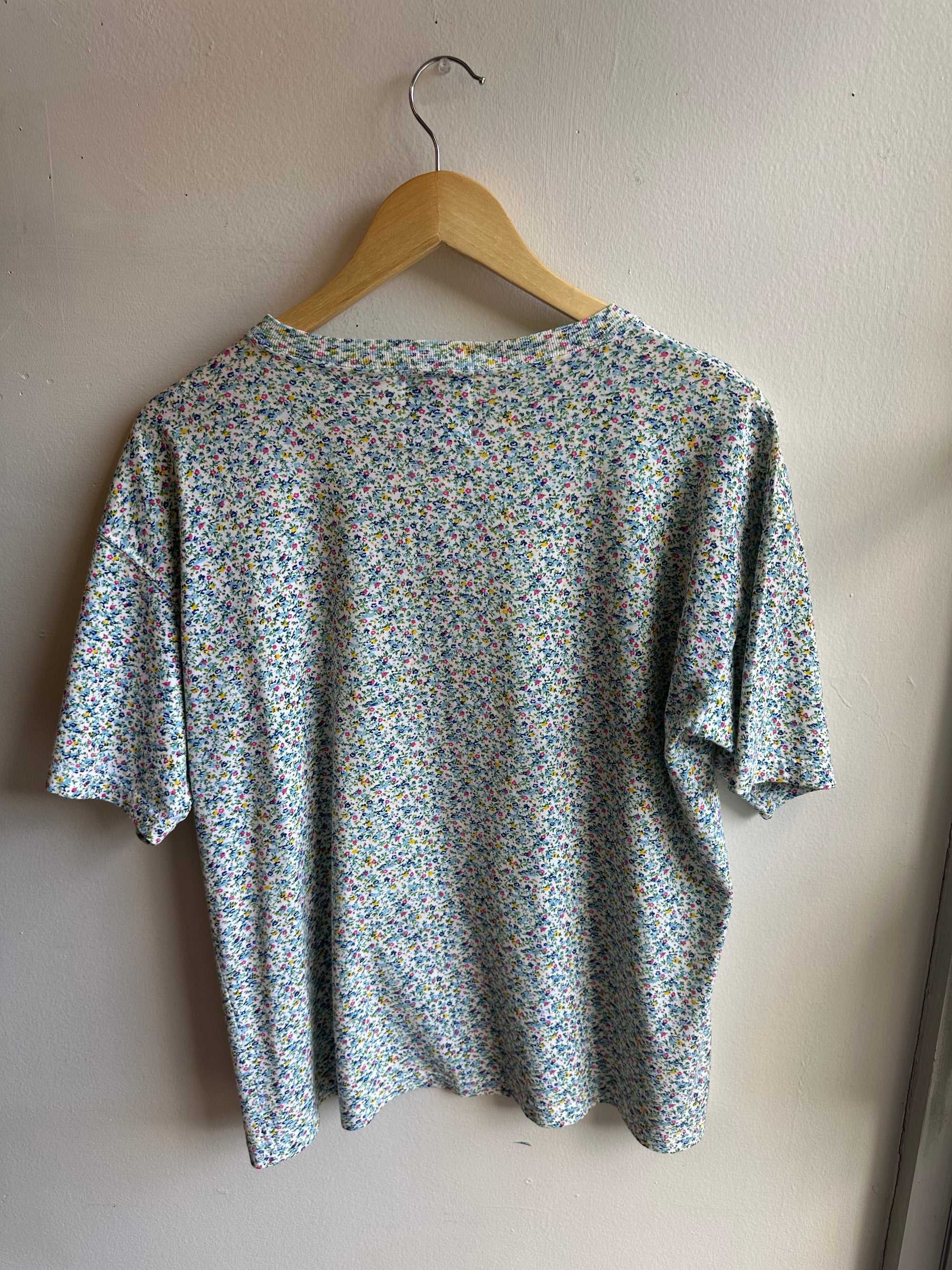 Vintage 80s Blue + Pink Flower Tee Shirt | Size Medium