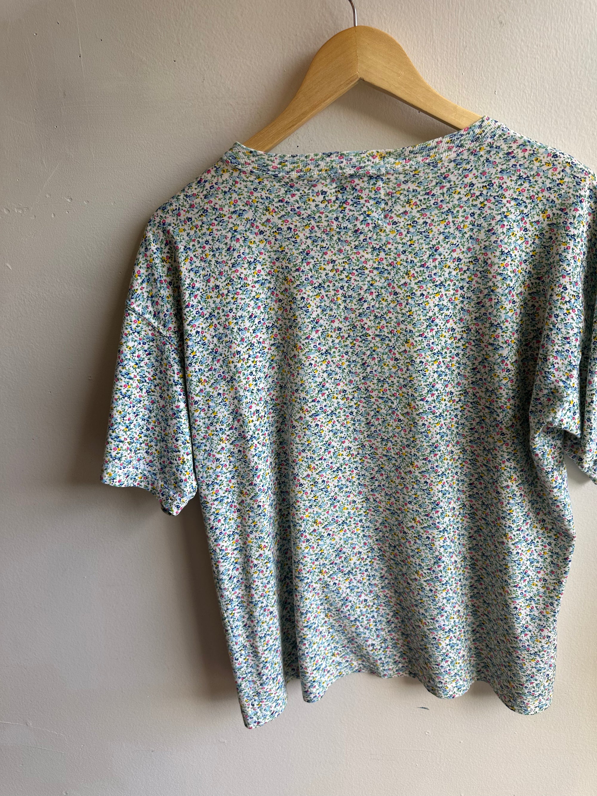 Vintage 80s Blue + Pink Flower Tee Shirt | Size Medium