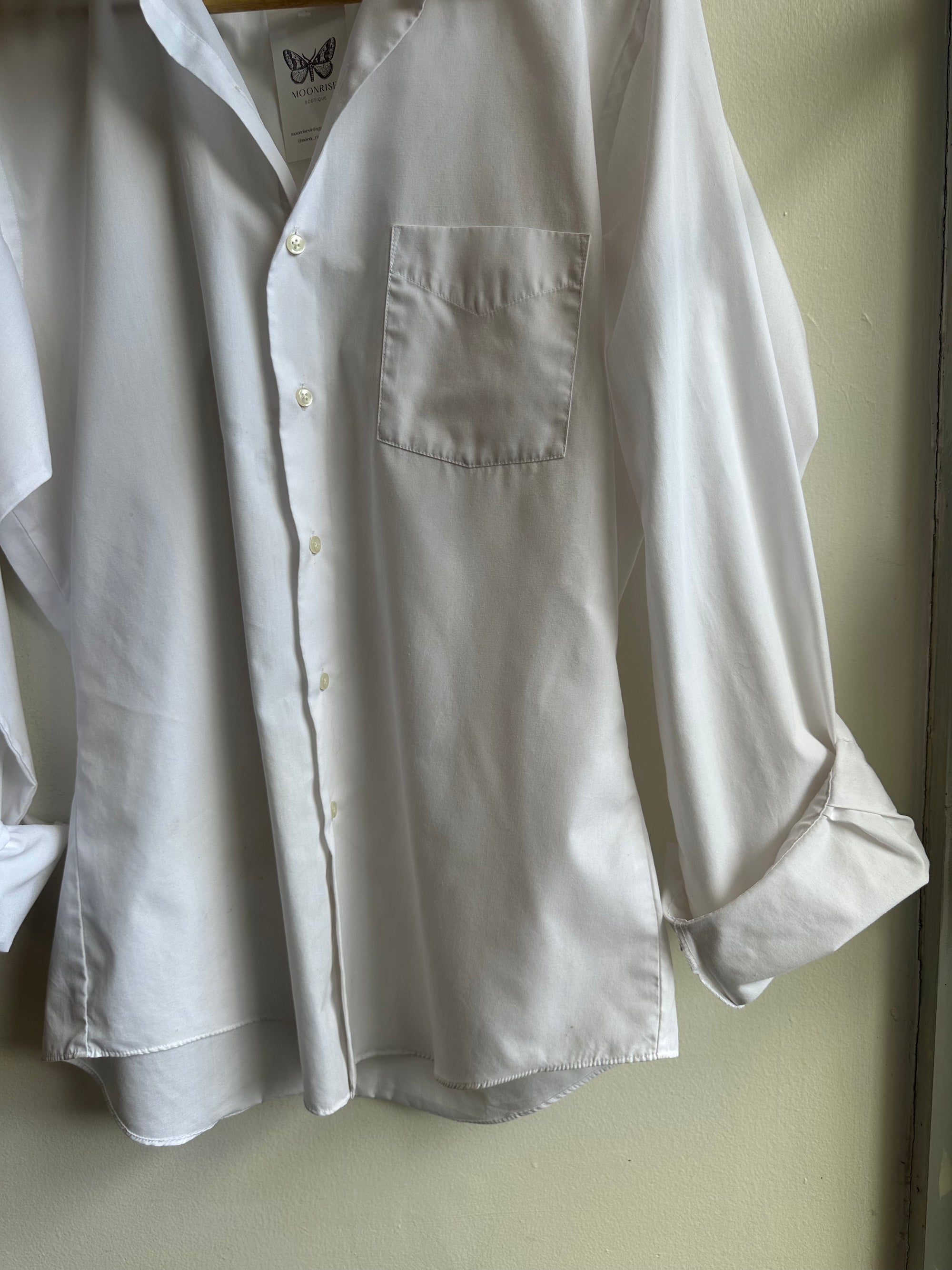 Van Heusen Fitted White Button Up Shirt | Size Men’s Medium